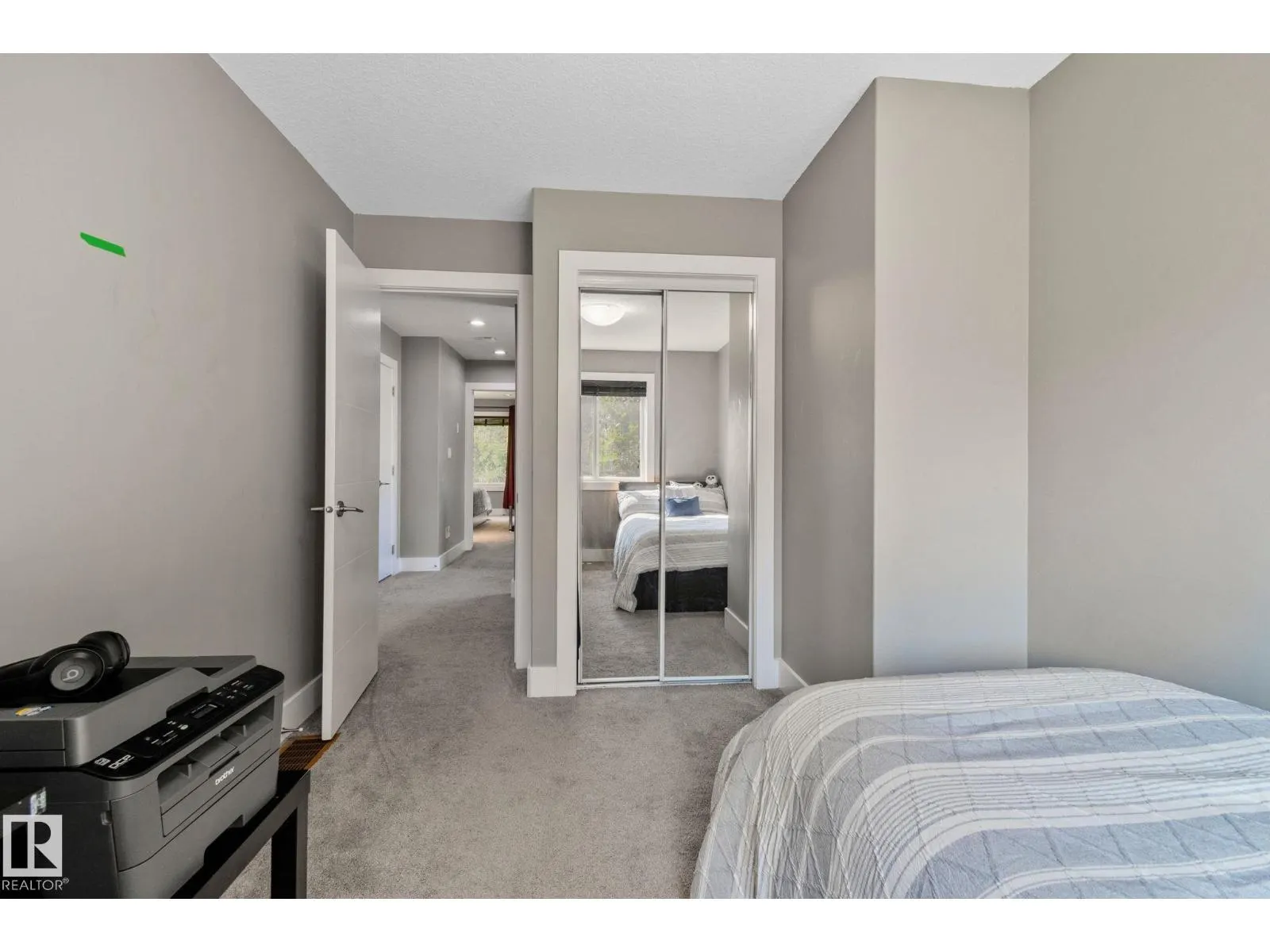 8307 81 AV NW