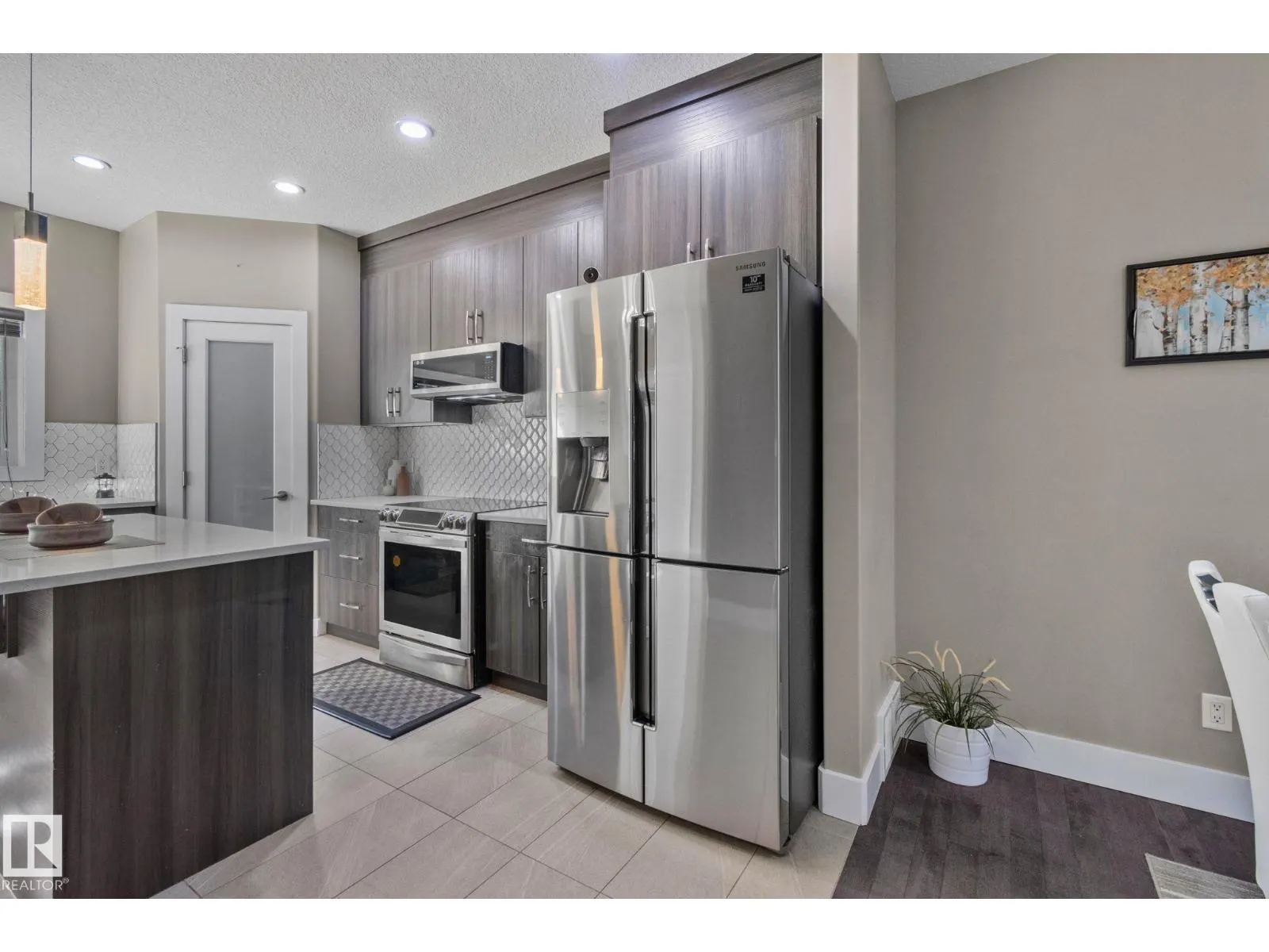 8307 81 AV NW