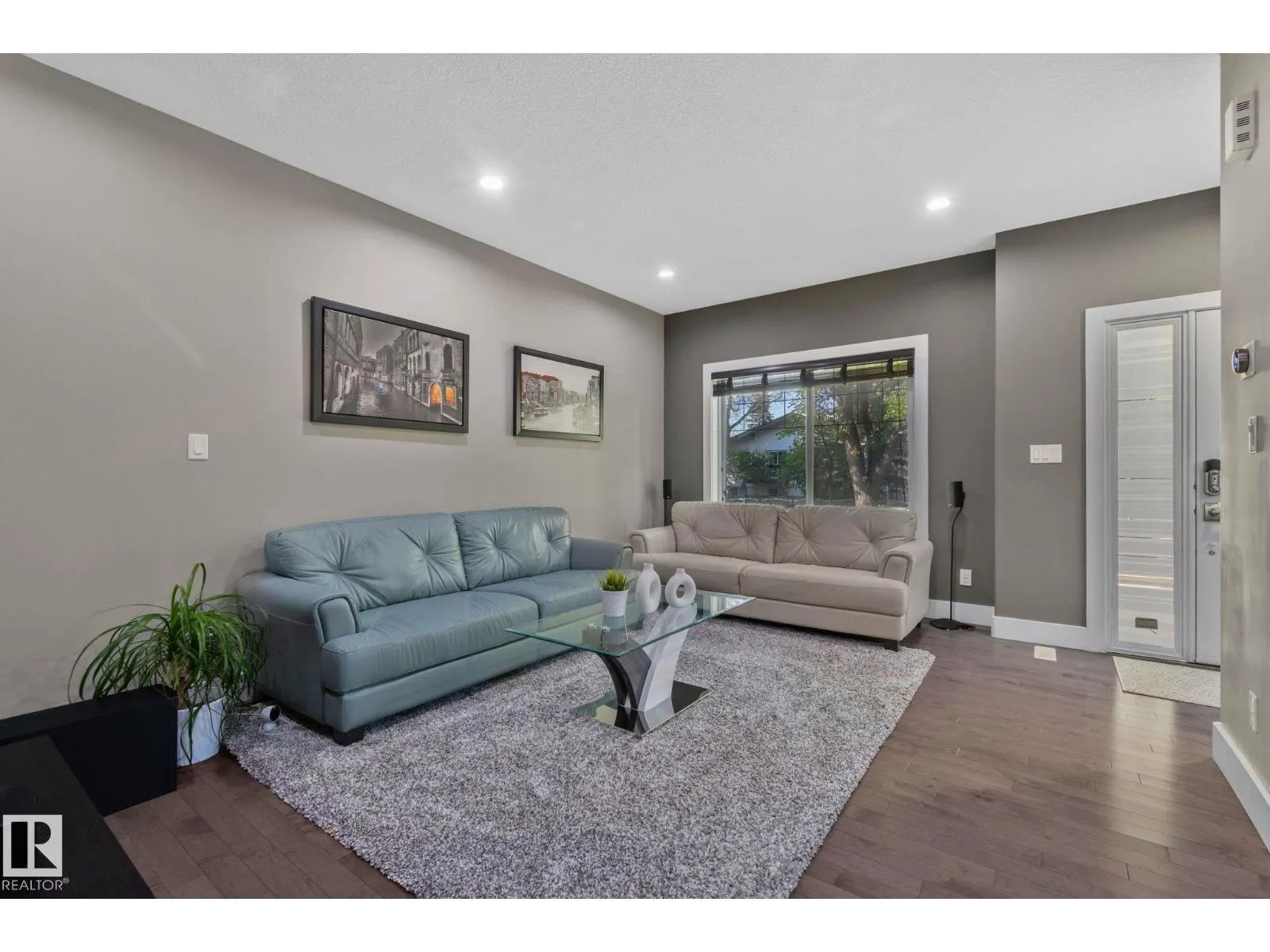 8307 81 AV NW