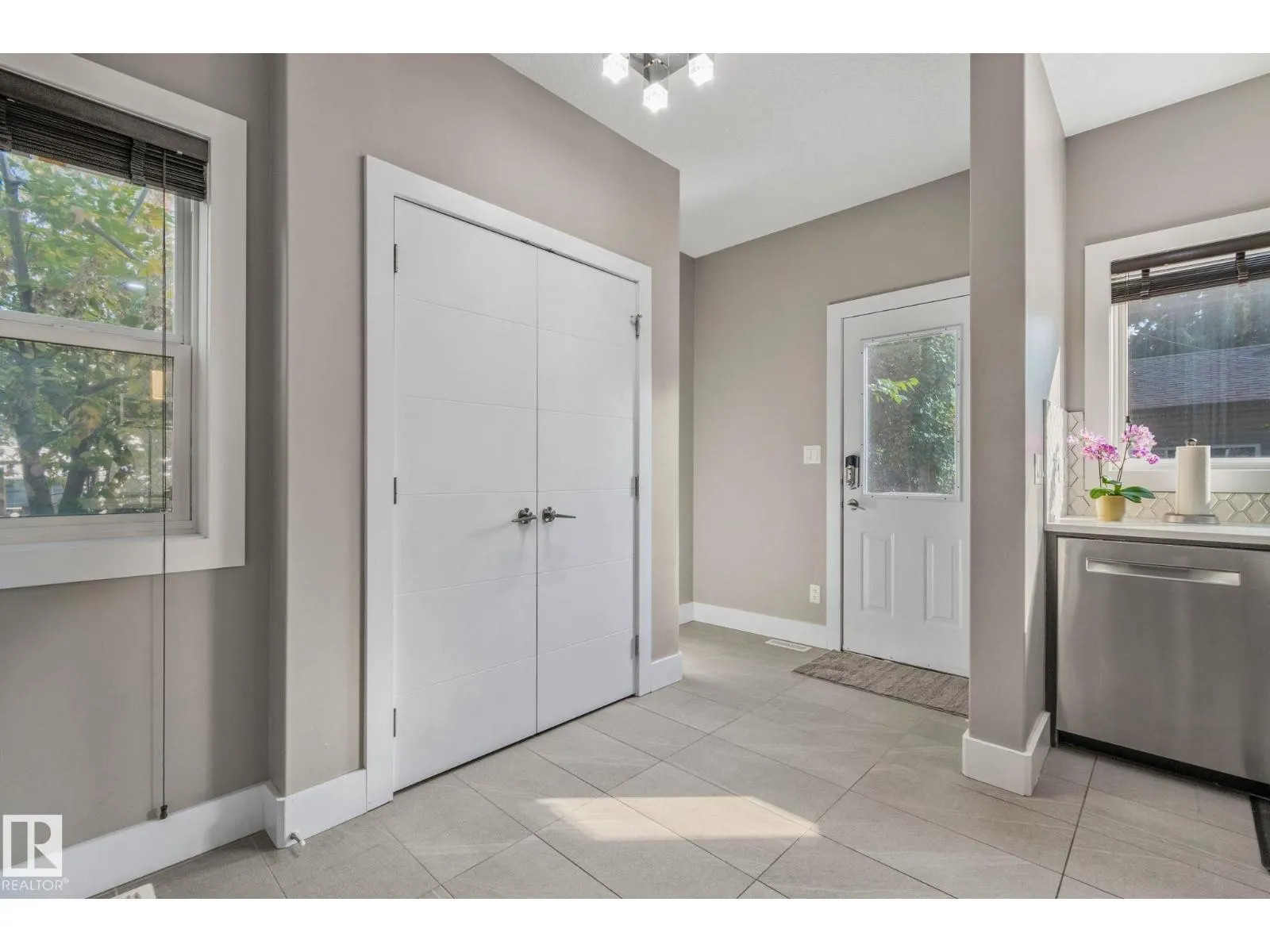 8307 81 AV NW