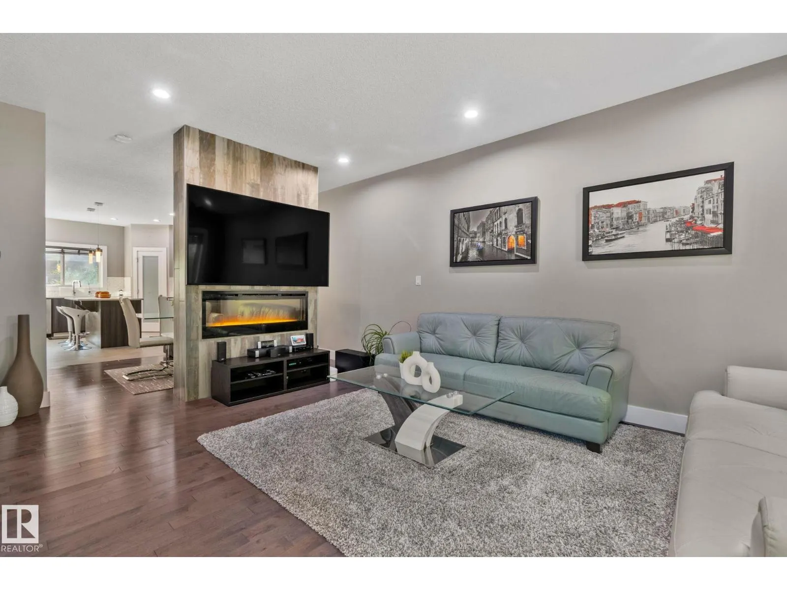 8307 81 AV NW