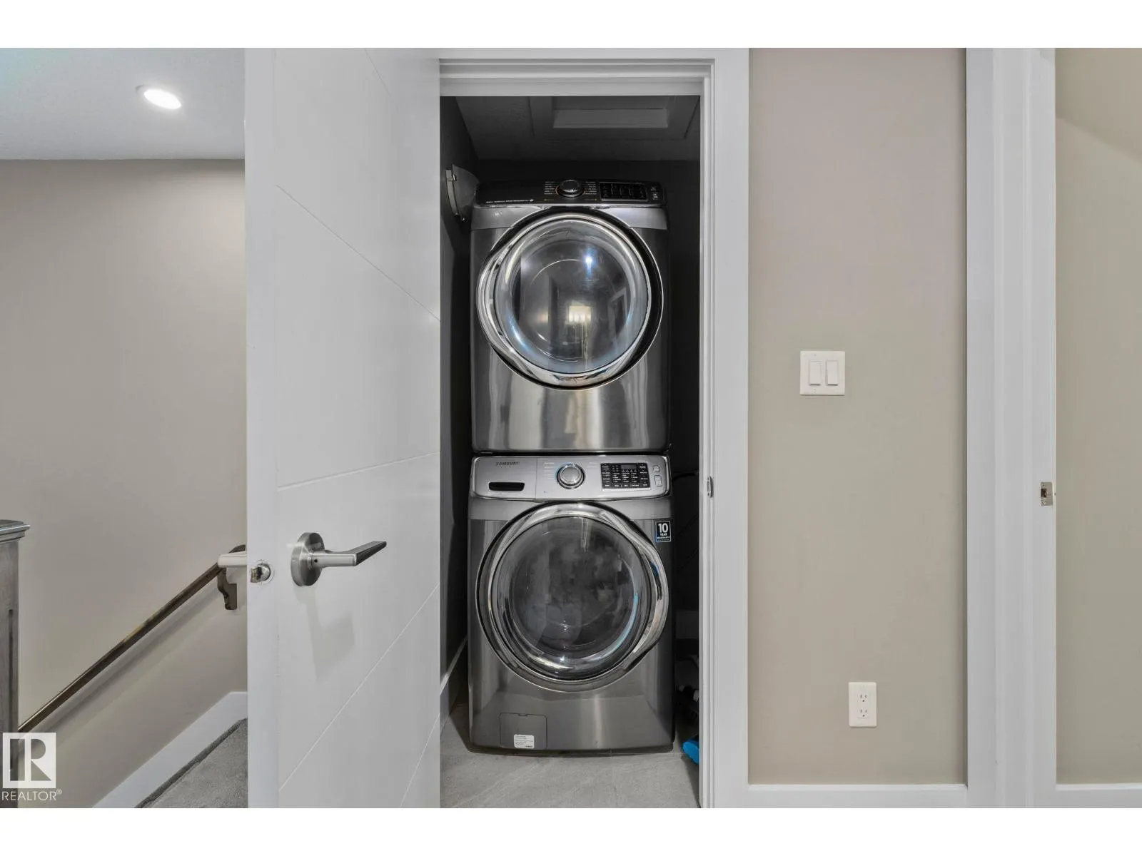 8307 81 AV NW