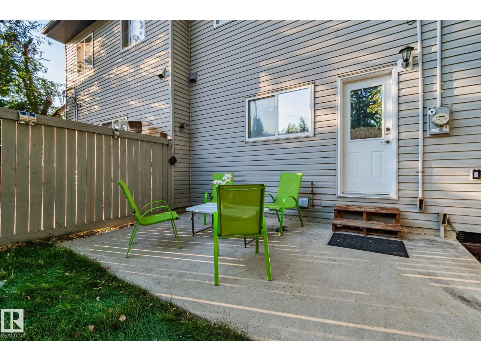 8307 81 AV NW