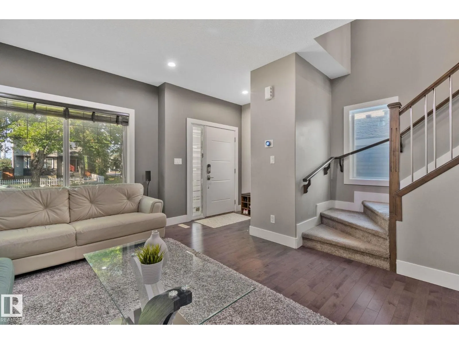8307 81 AV NW