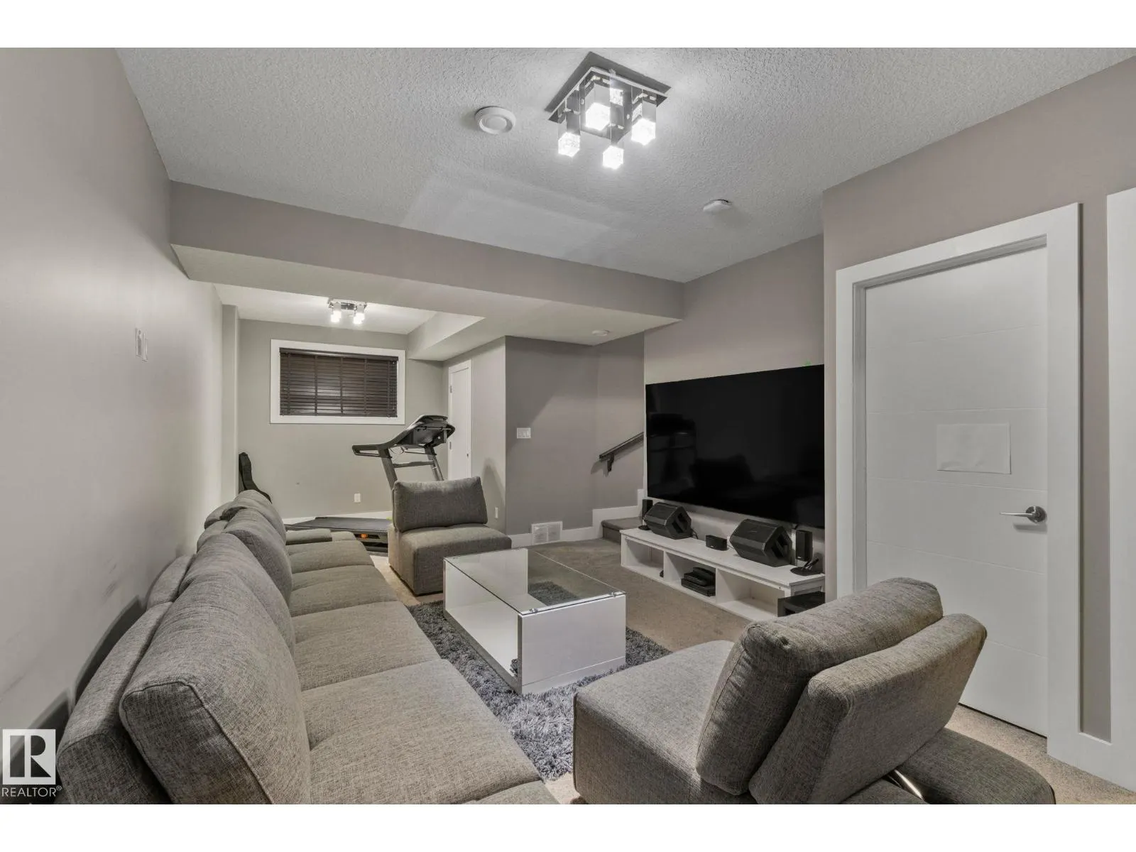 8307 81 AV NW