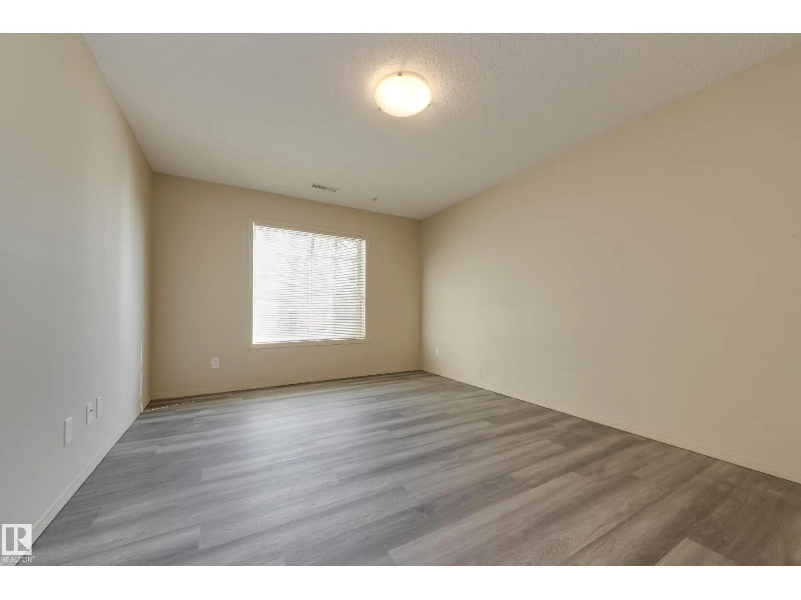 #209 17407 99 AV NW