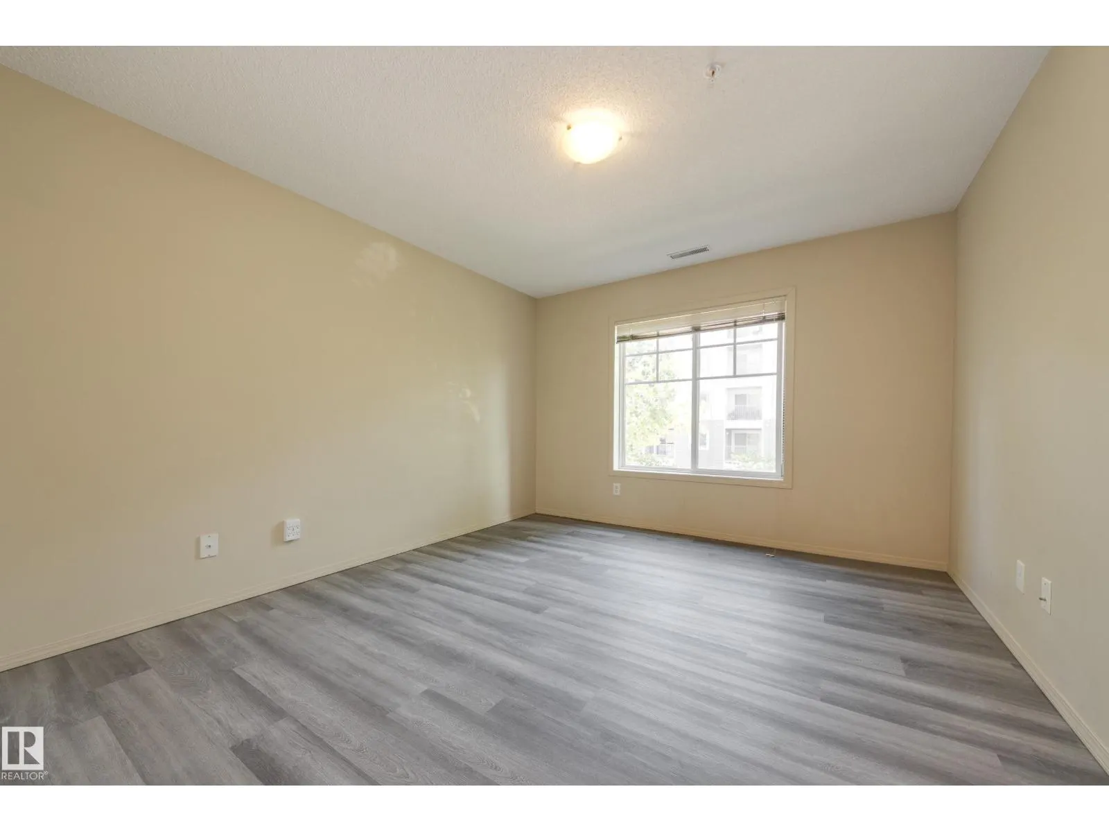 #209 17407 99 AV NW