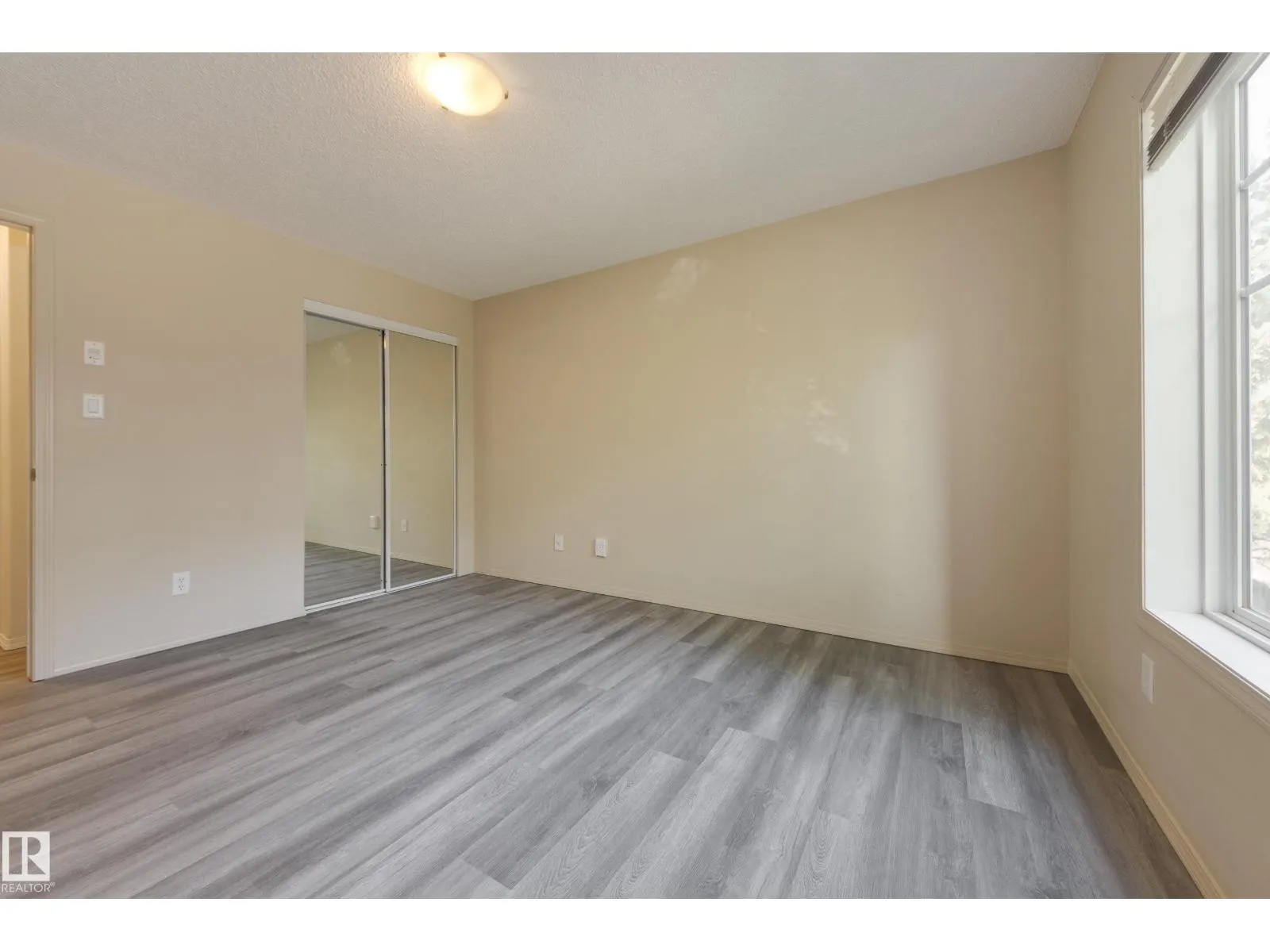 #209 17407 99 AV NW