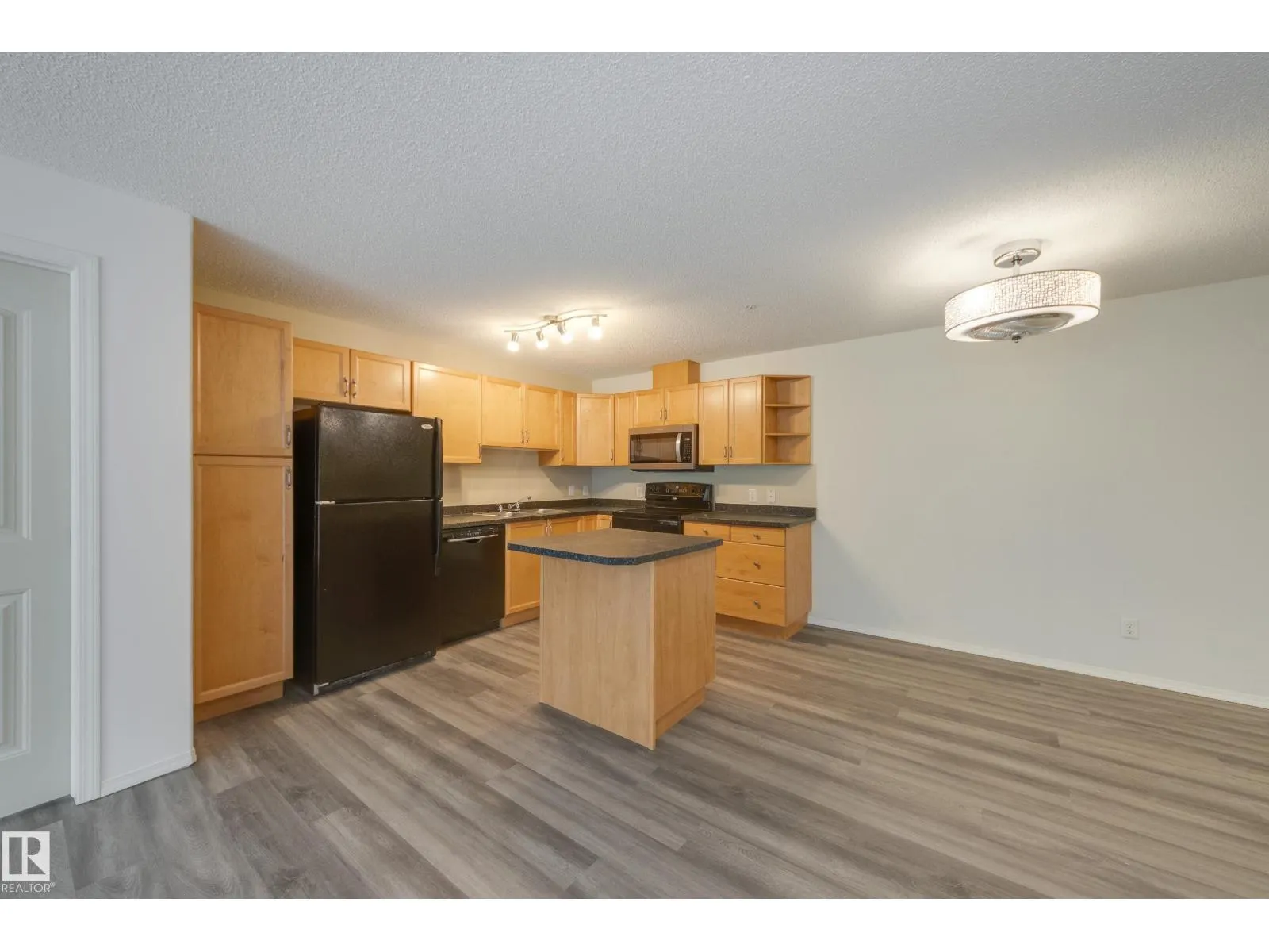 #209 17407 99 AV NW