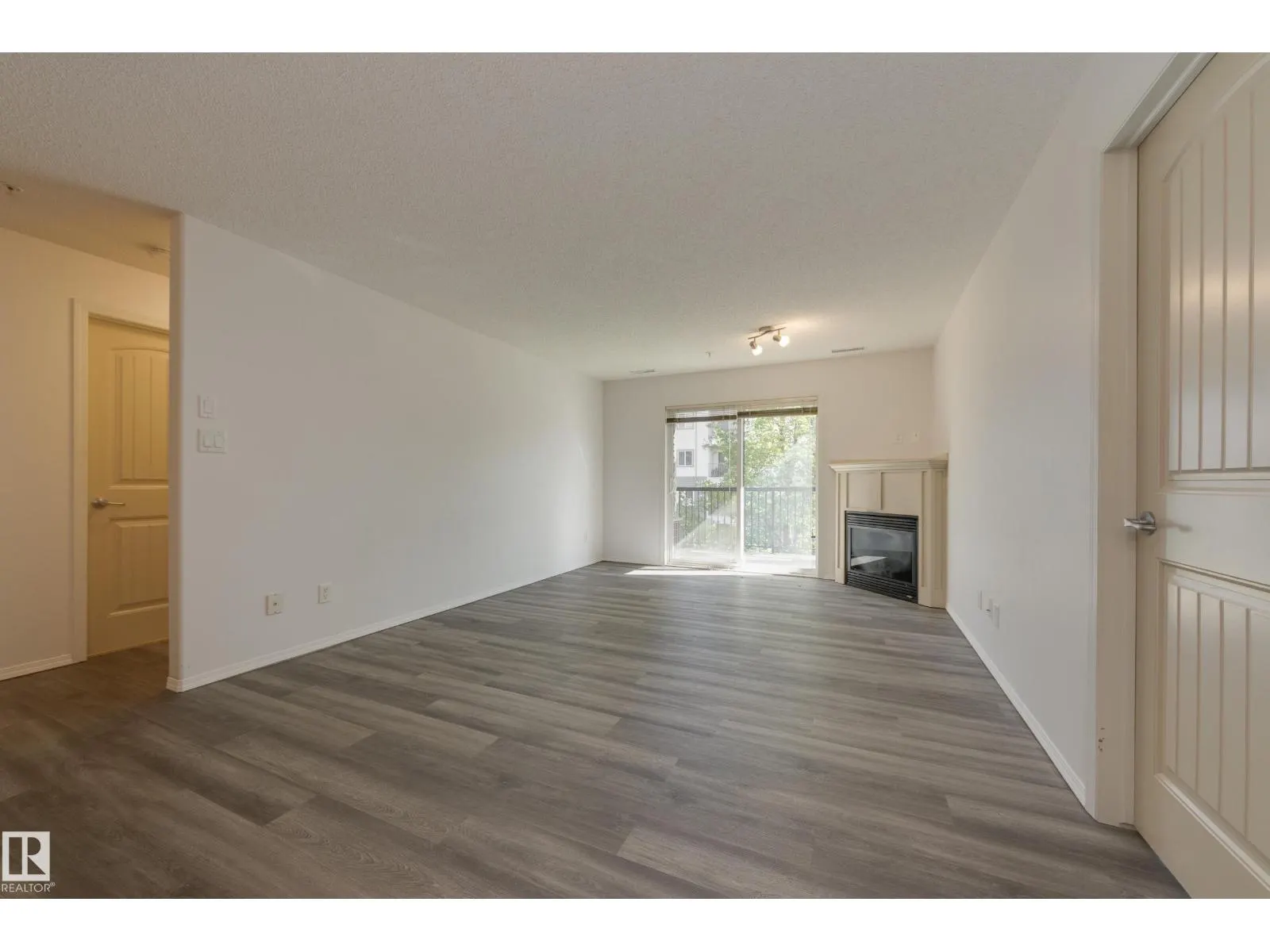 #209 17407 99 AV NW