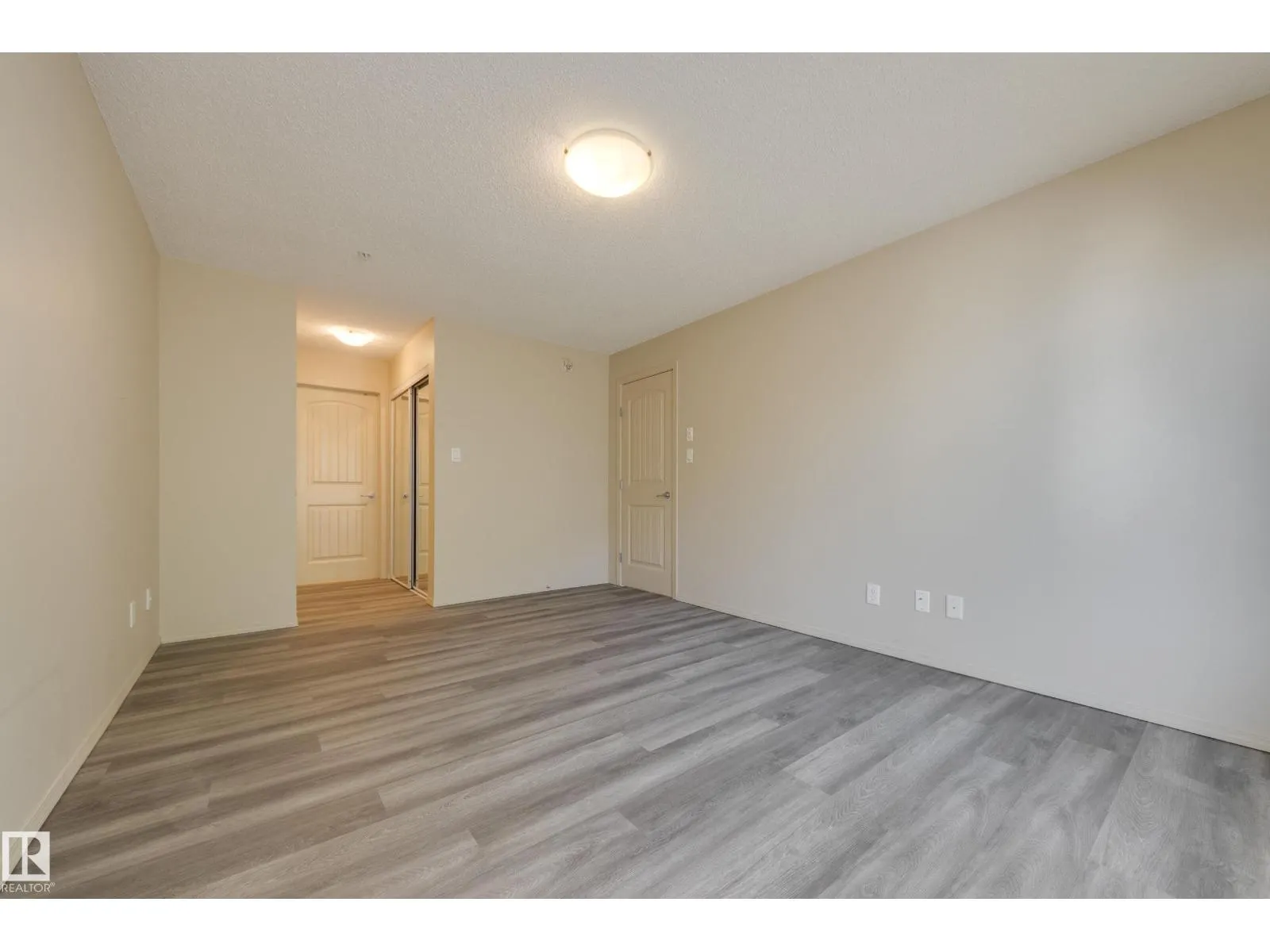 #209 17407 99 AV NW