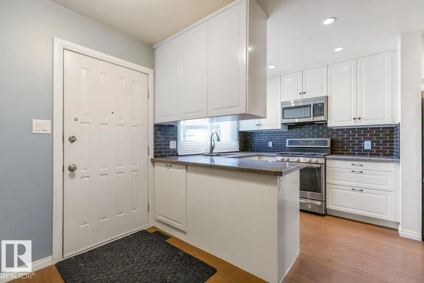 5613 92C AV NW