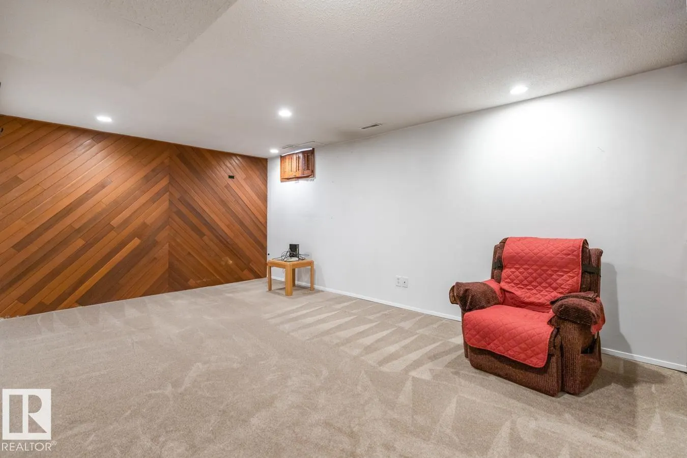 5613 92C AV NW
