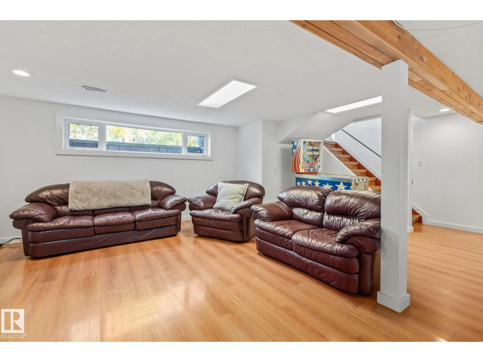 54 LAROSE DR