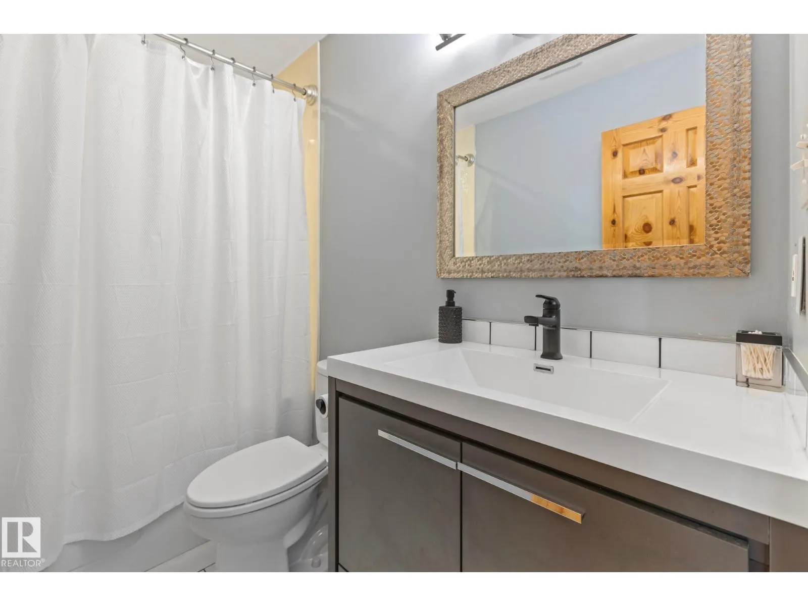 54 LAROSE DR