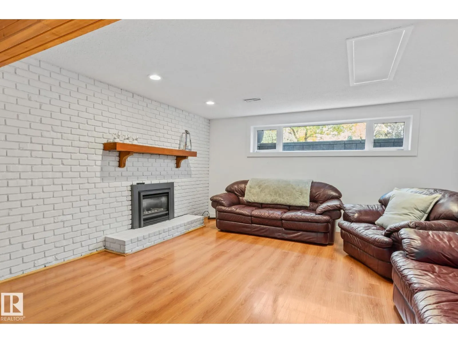 54 LAROSE DR
