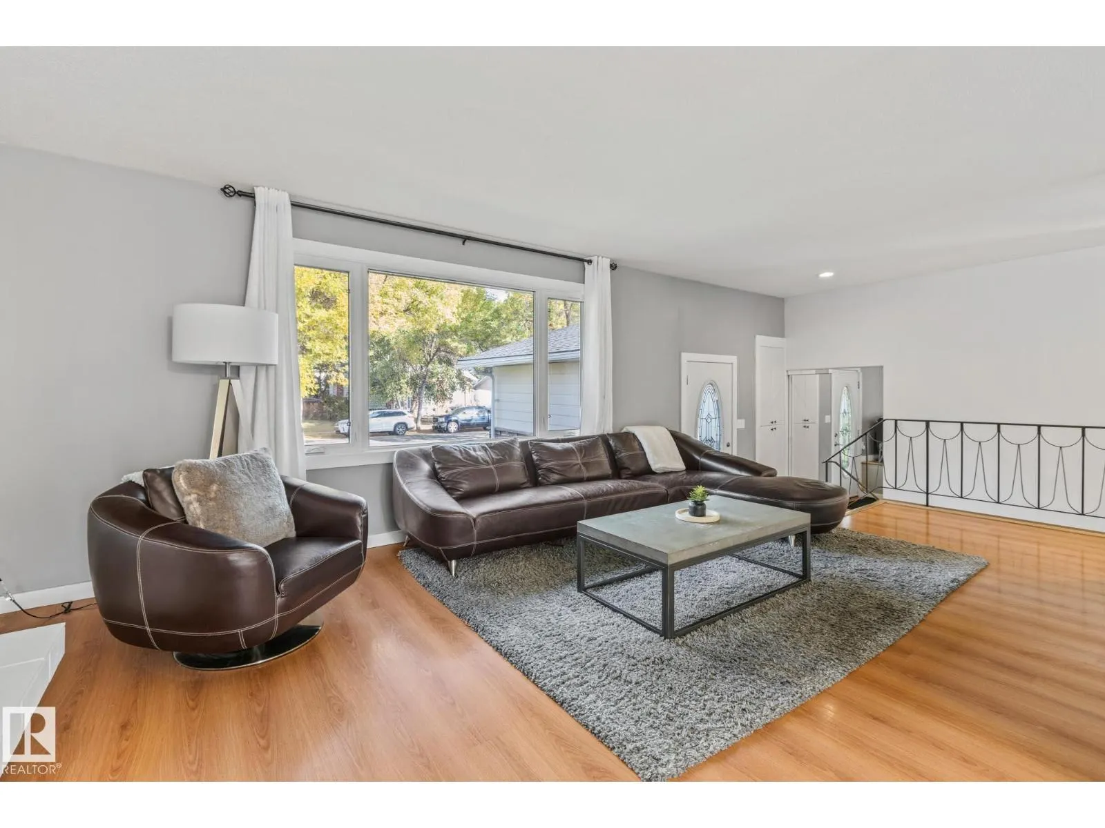 54 LAROSE DR