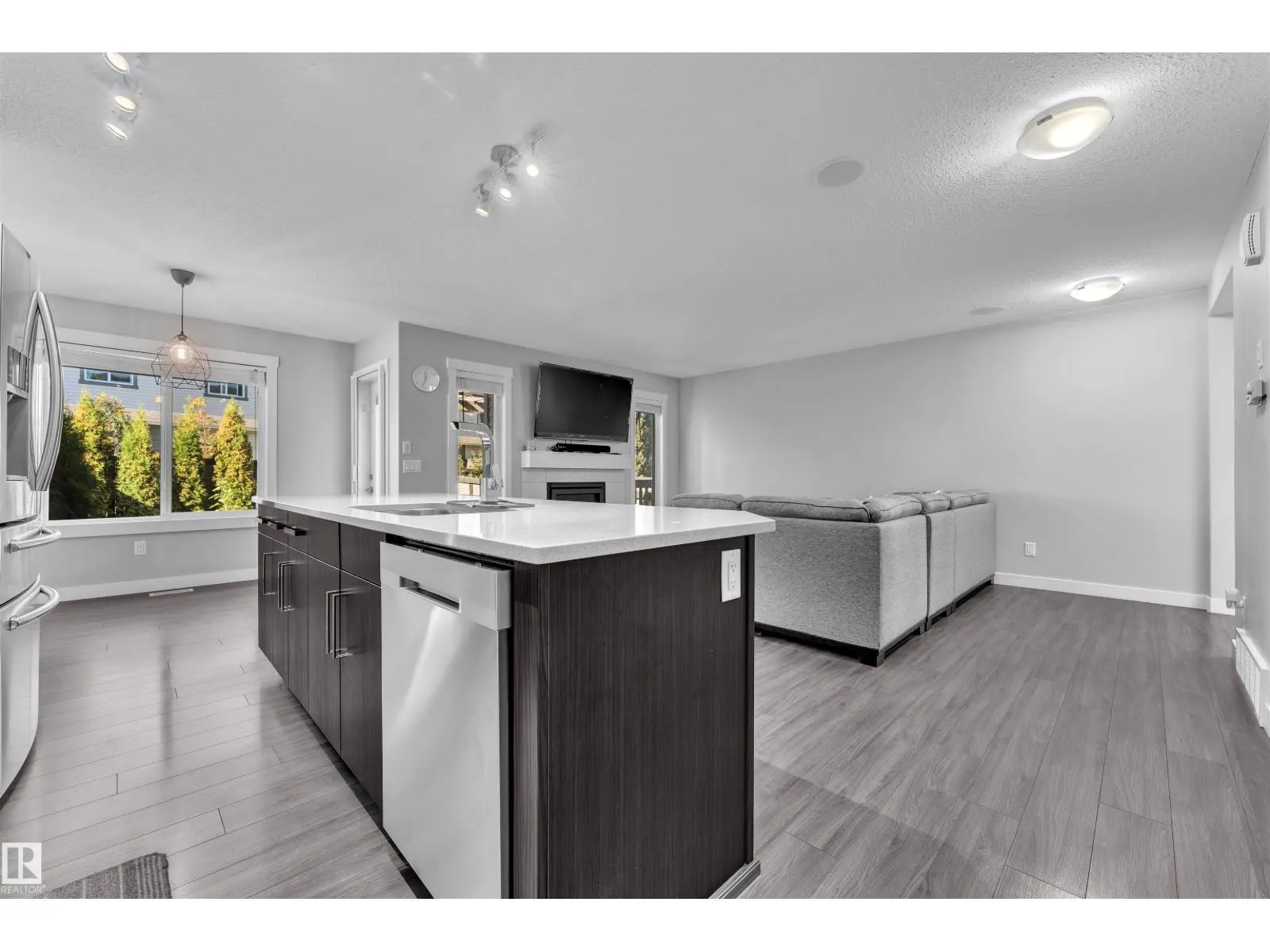728 177 ST SW