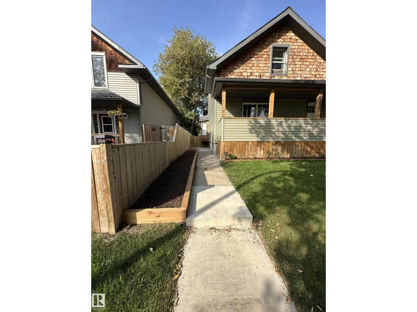 12330 85 ST NW