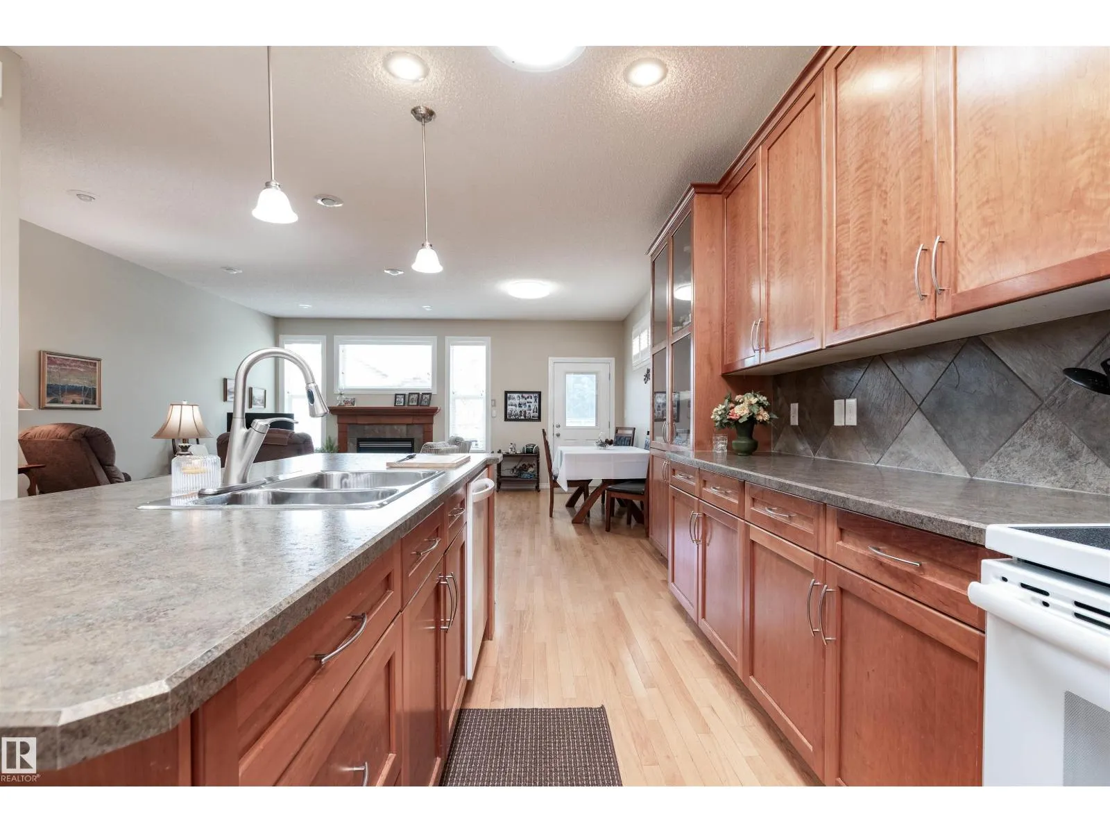 287 RIDGELAND CR