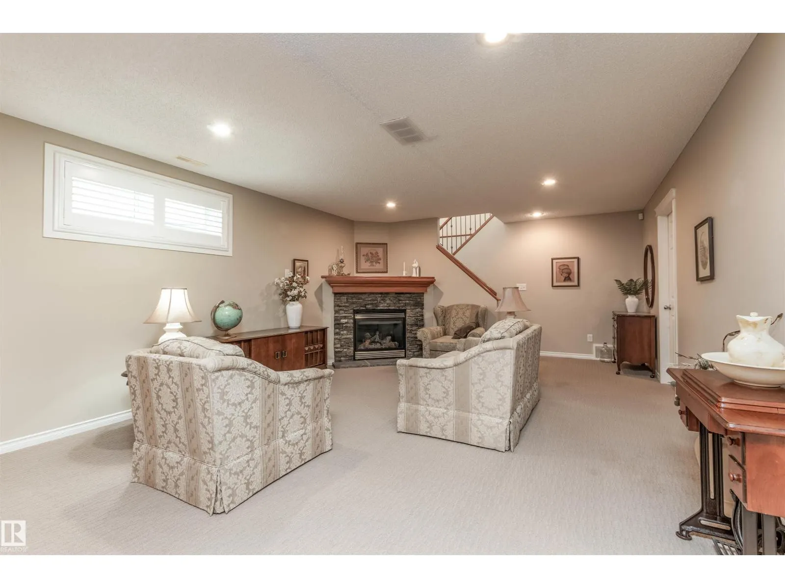 287 RIDGELAND CR