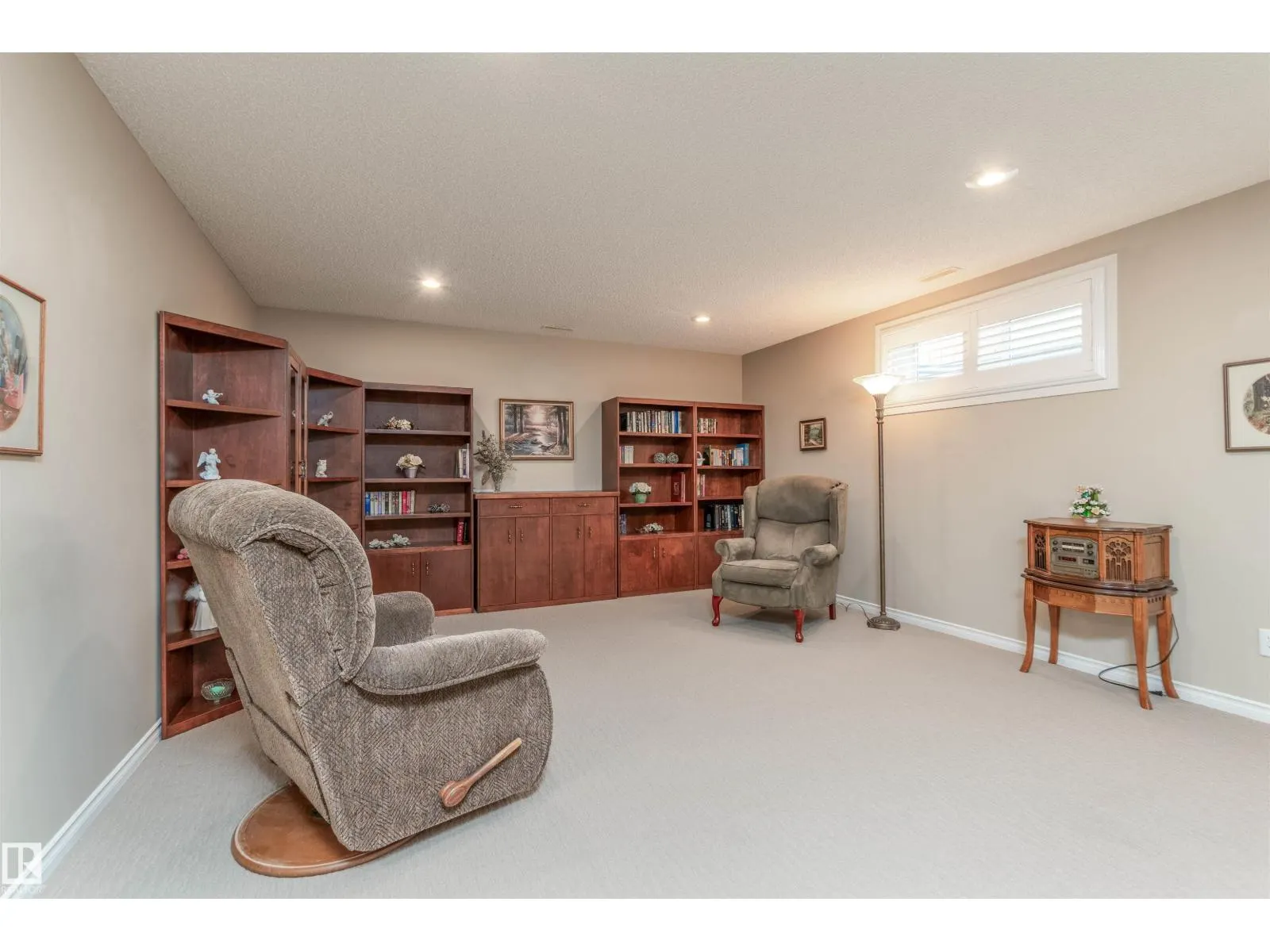 287 RIDGELAND CR