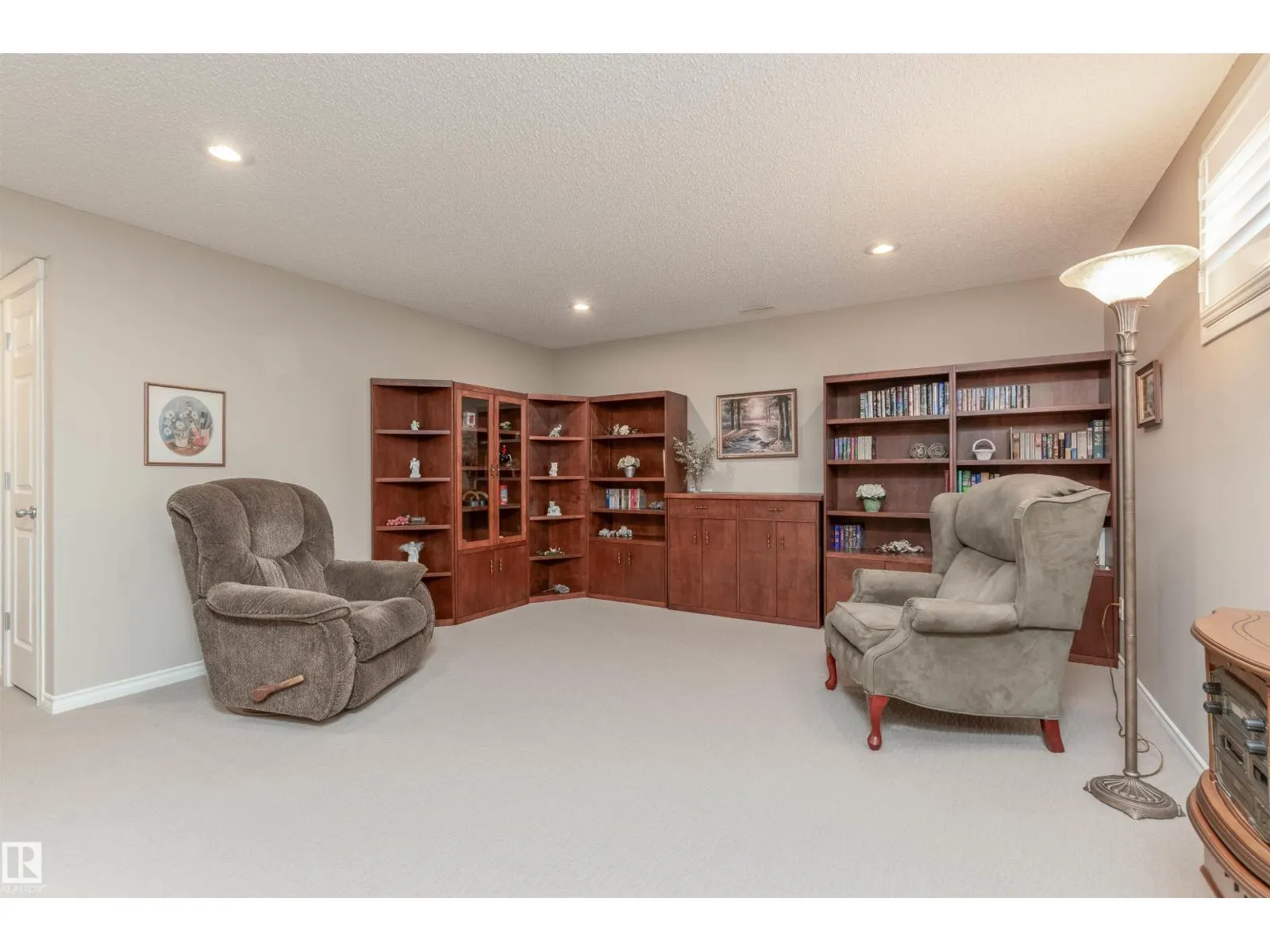 287 RIDGELAND CR