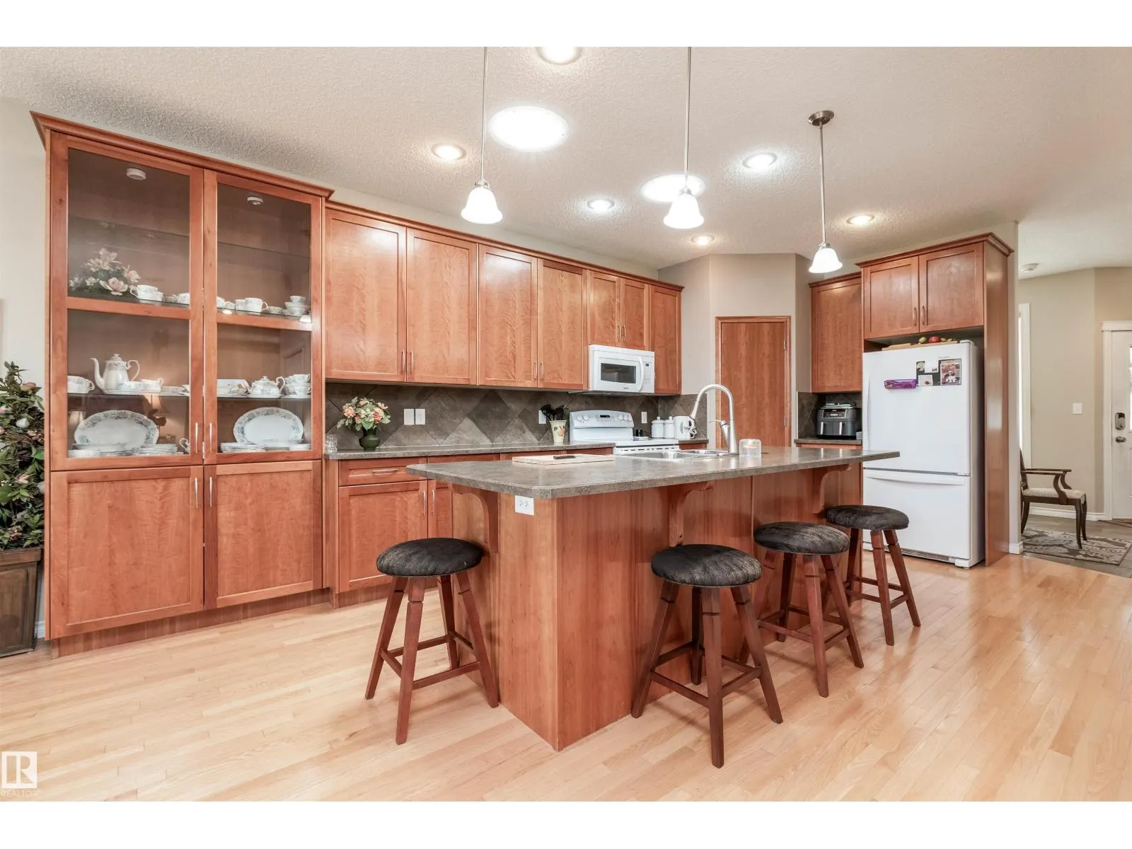 287 RIDGELAND CR