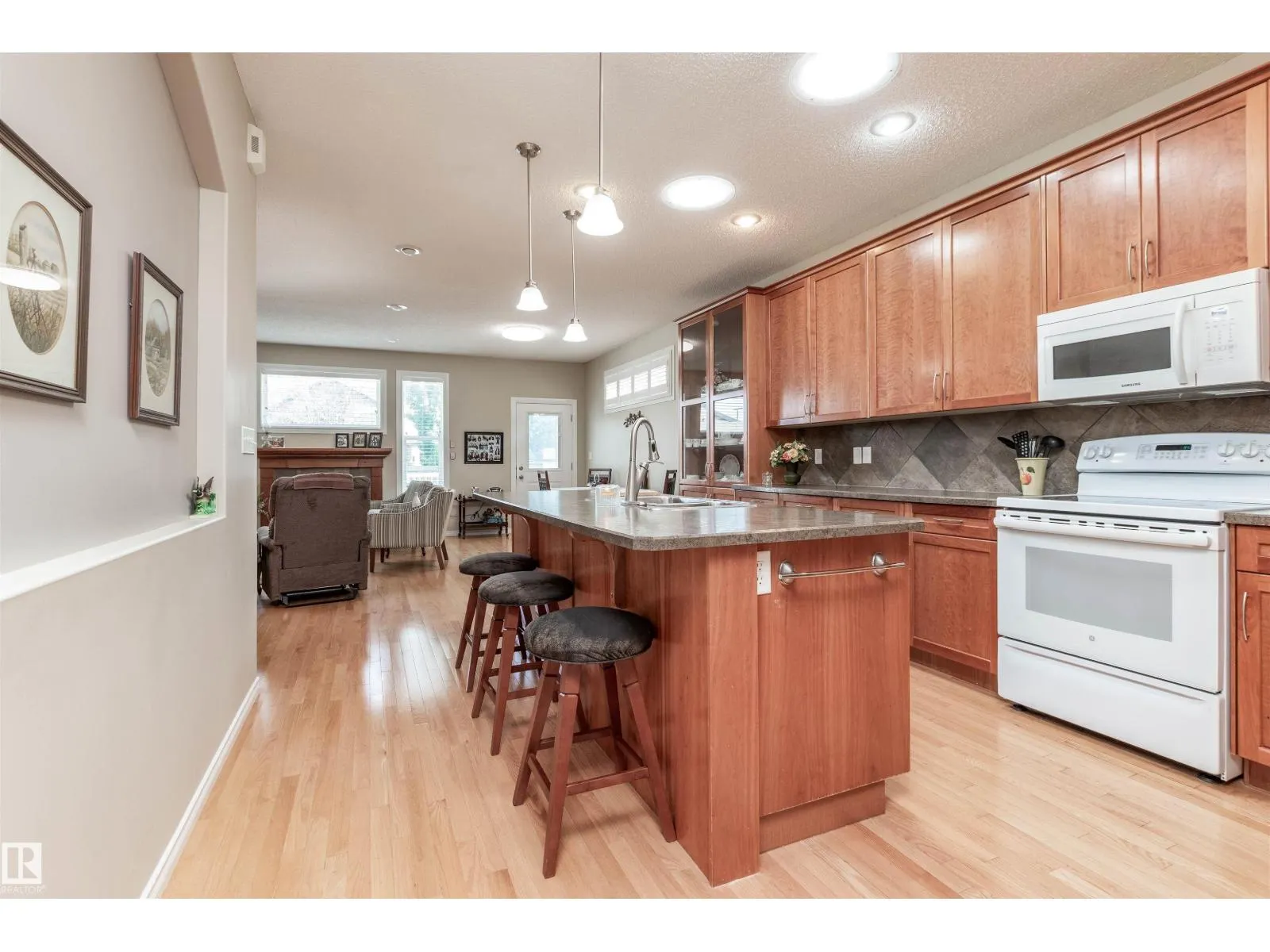 287 RIDGELAND CR
