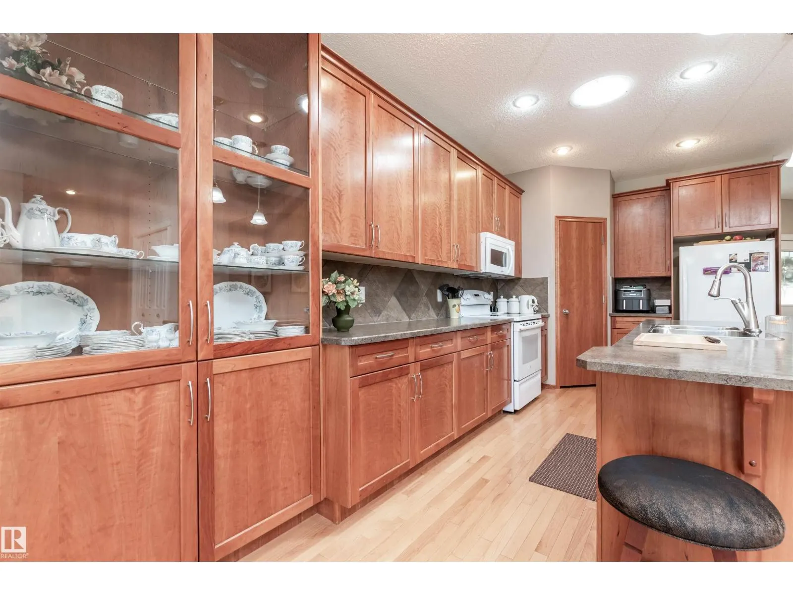 287 RIDGELAND CR