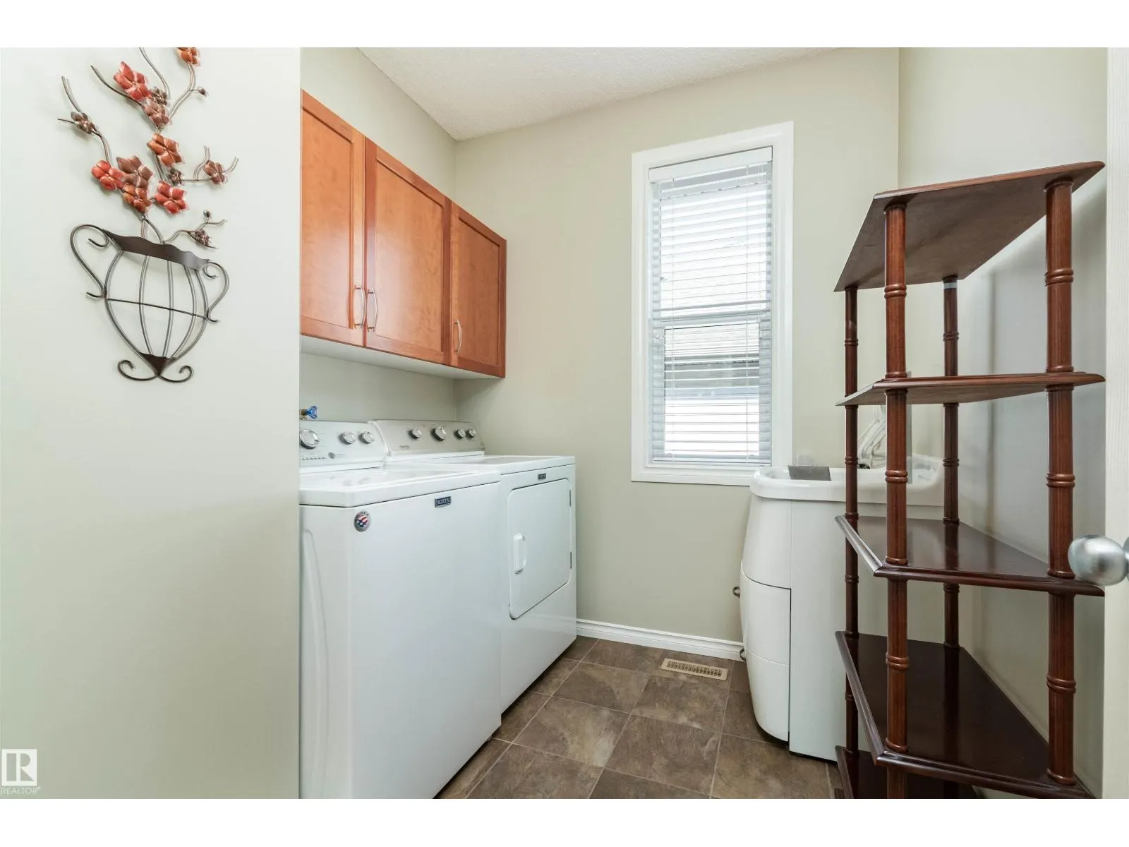 287 RIDGELAND CR