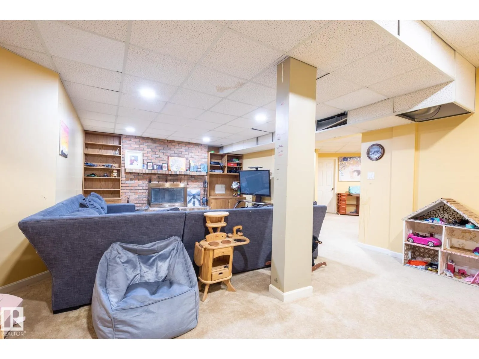 410 OLSEN CL NW