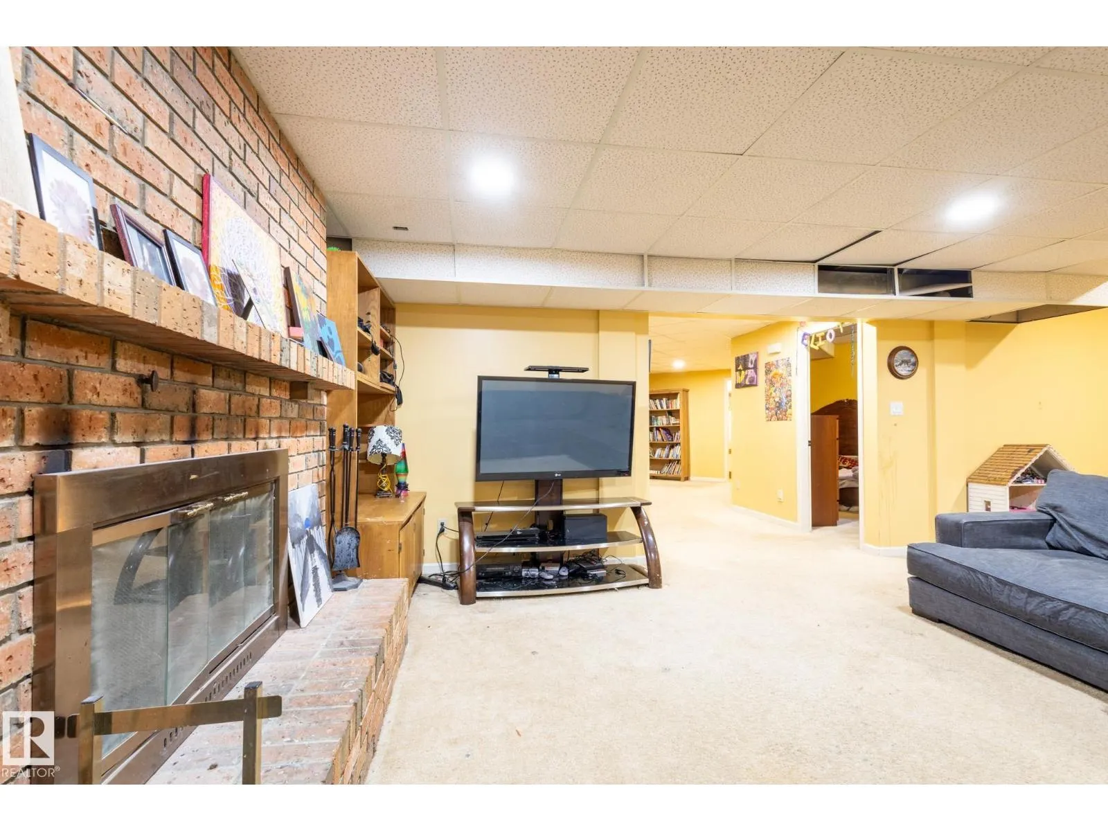 410 OLSEN CL NW