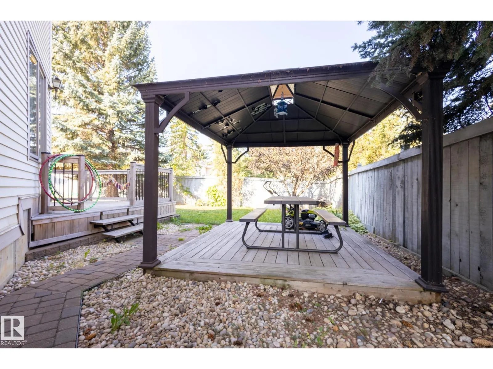 410 OLSEN CL NW