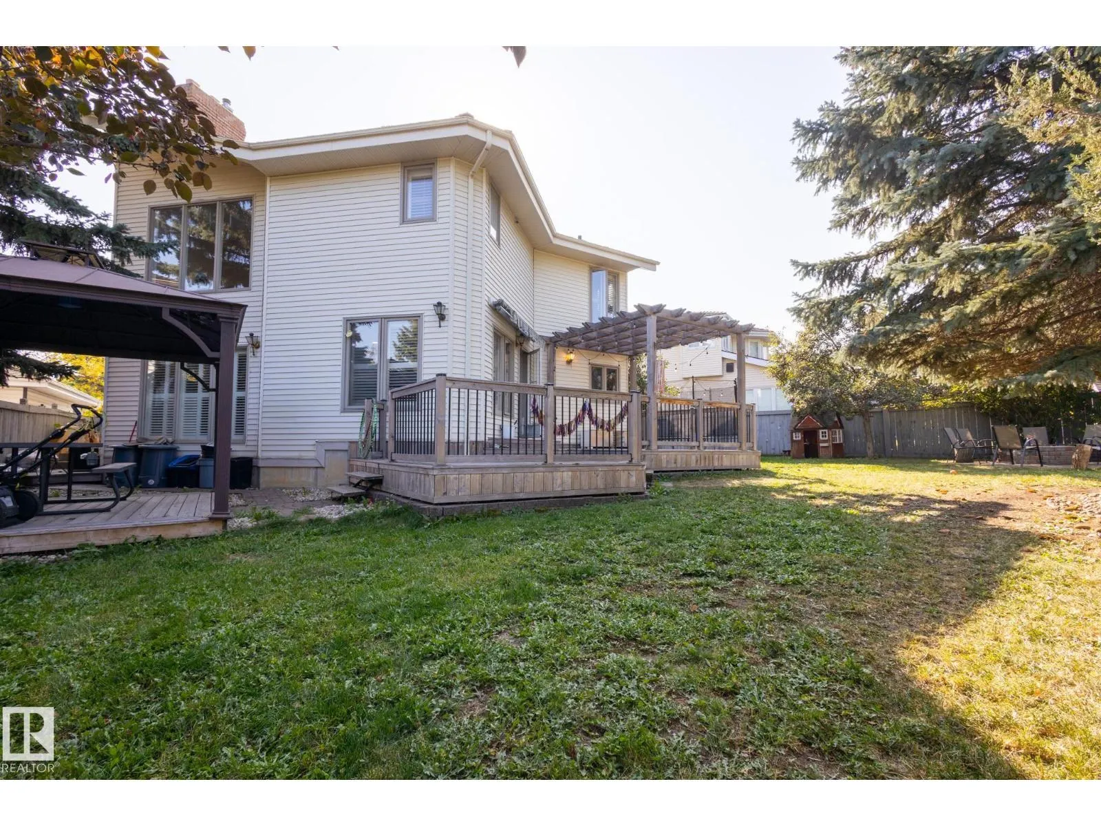 410 OLSEN CL NW