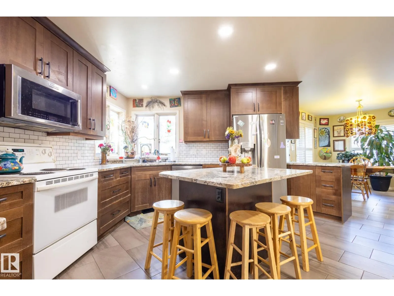 410 OLSEN CL NW