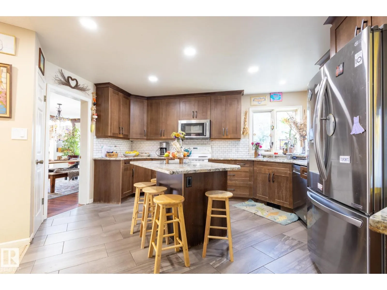 410 OLSEN CL NW