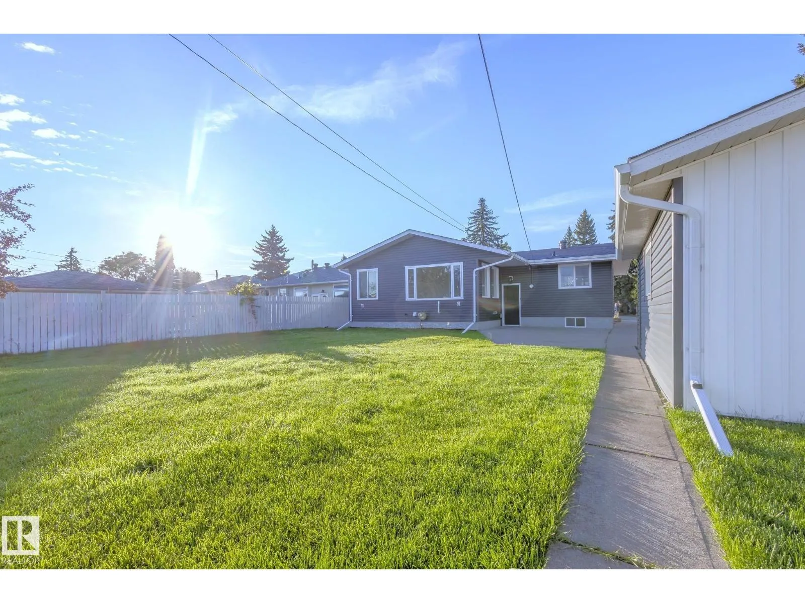10524 134 AV NW