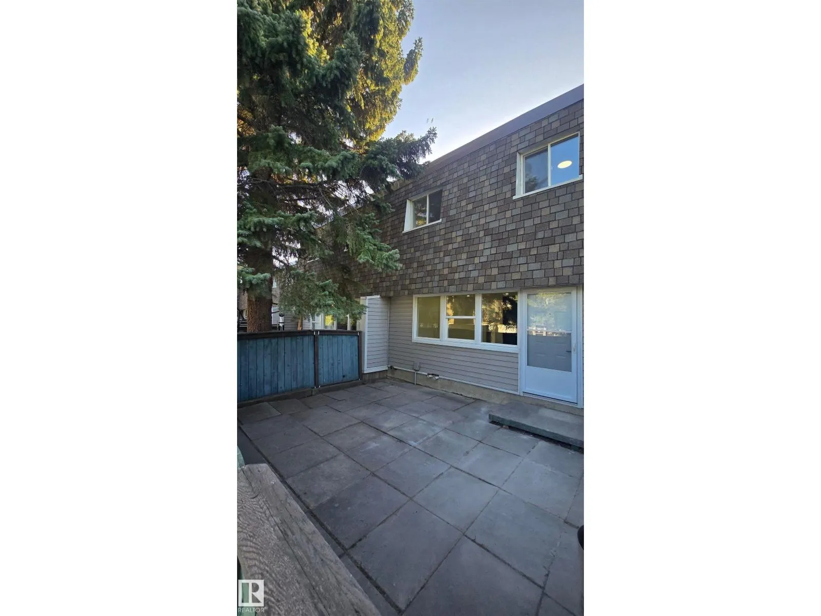 216 VILLAGE ON THE GREEN NW