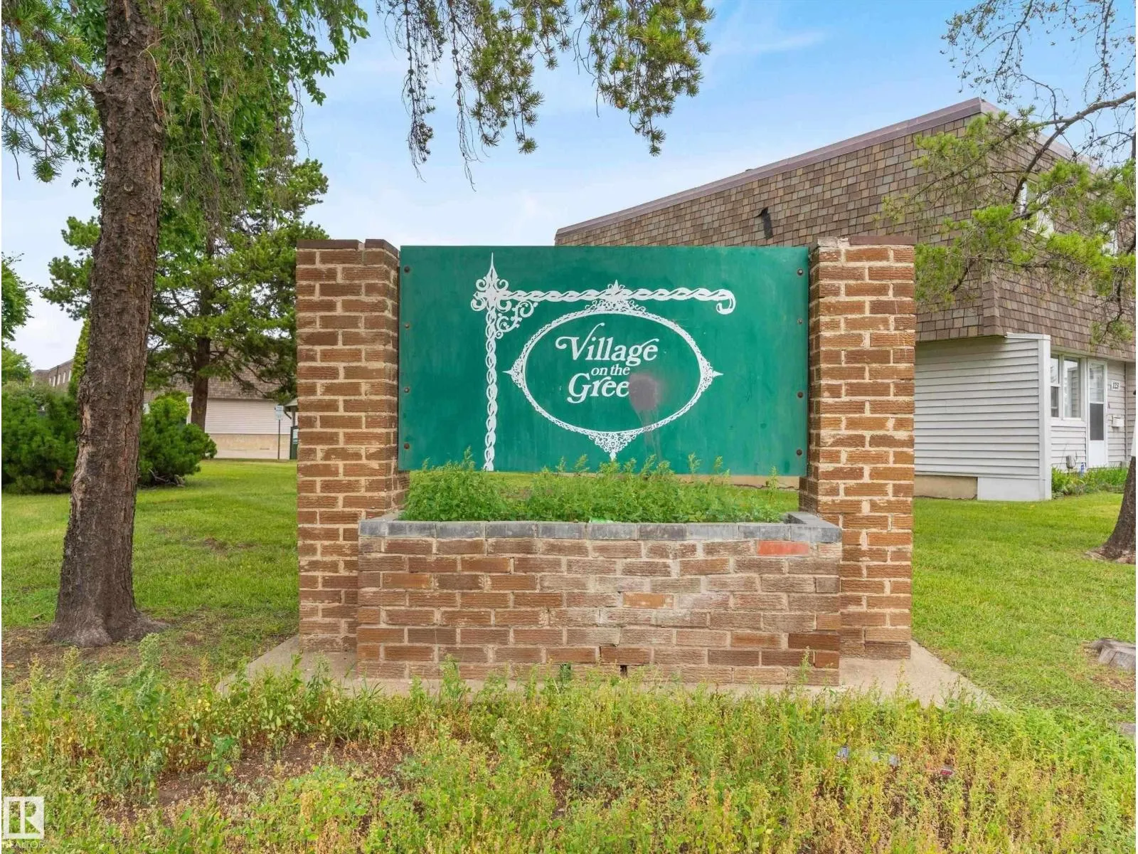 216 VILLAGE ON THE GREEN NW
