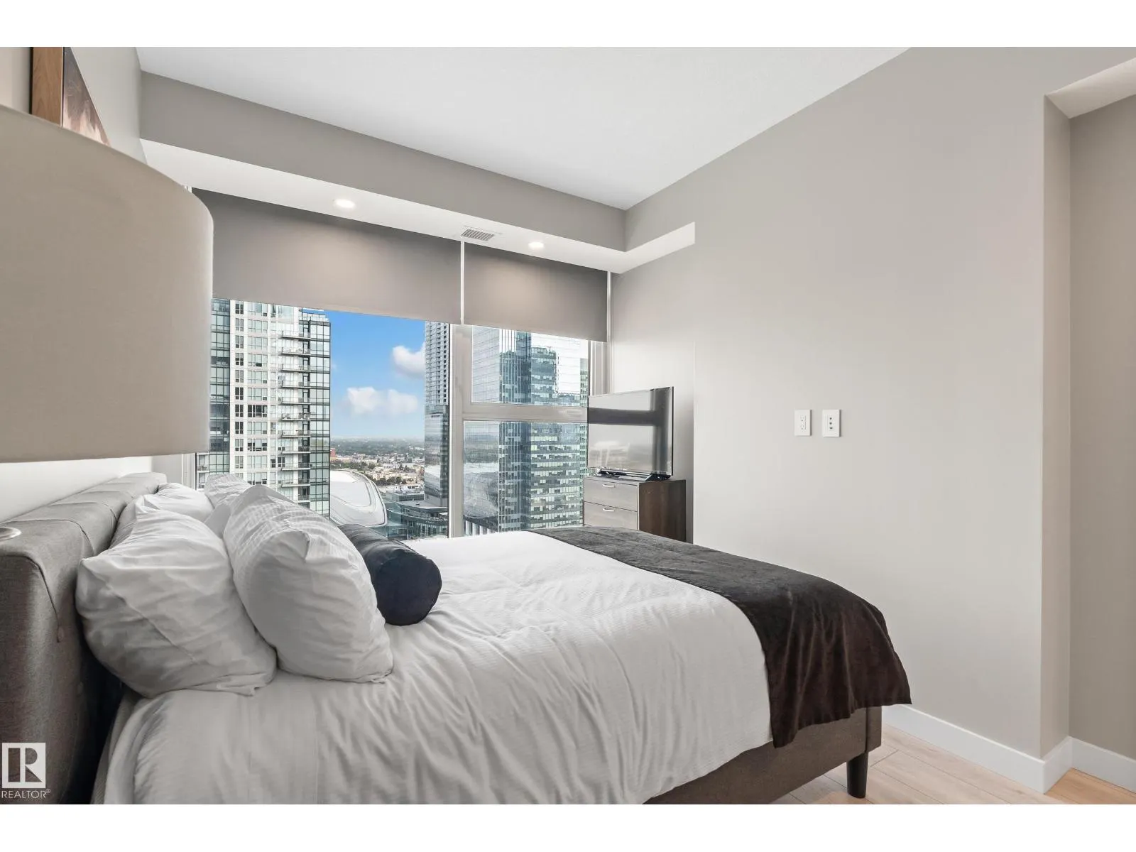 #2303 10180 103 ST NW