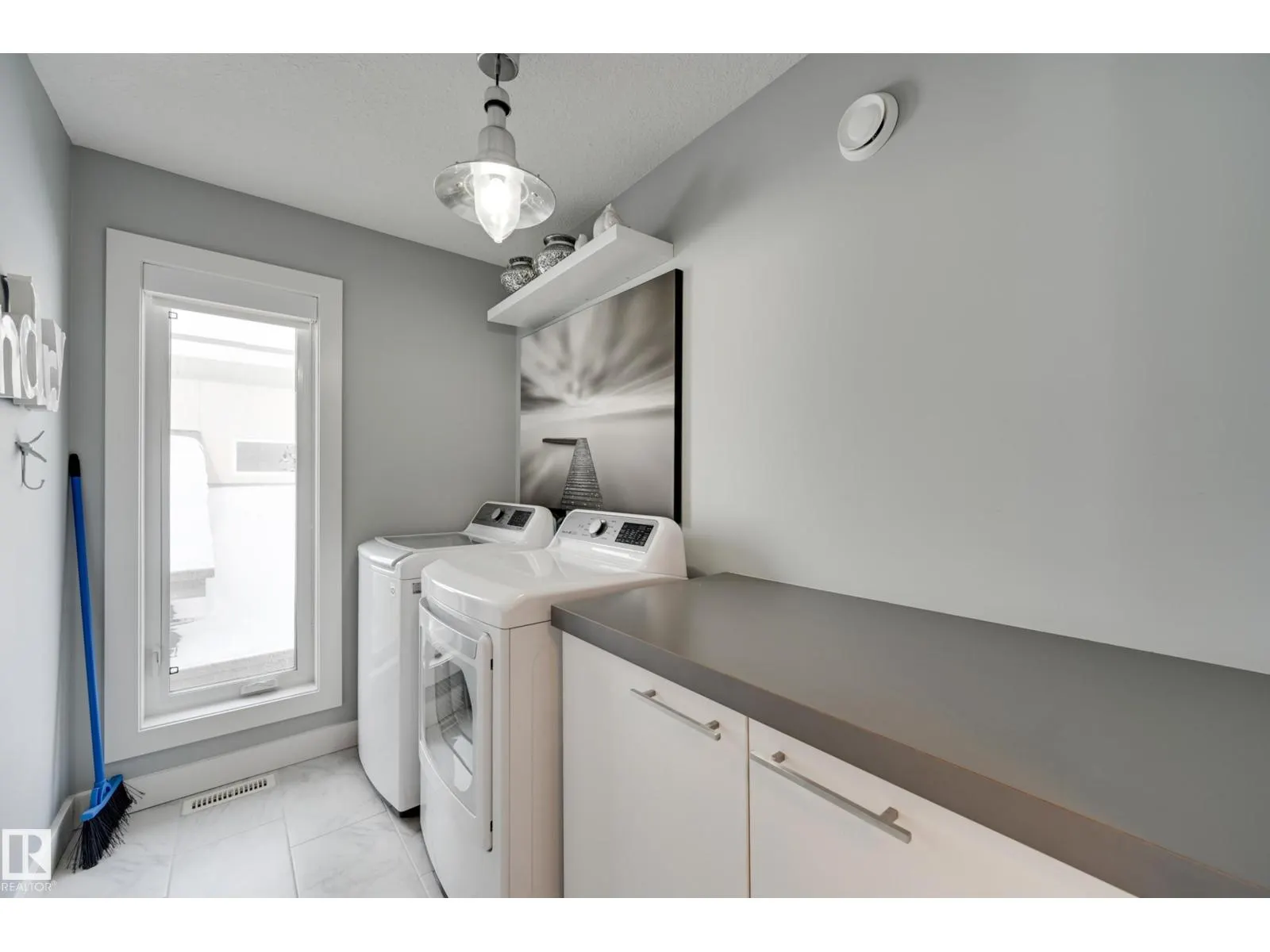 1311 HAINSTOCK WY SW