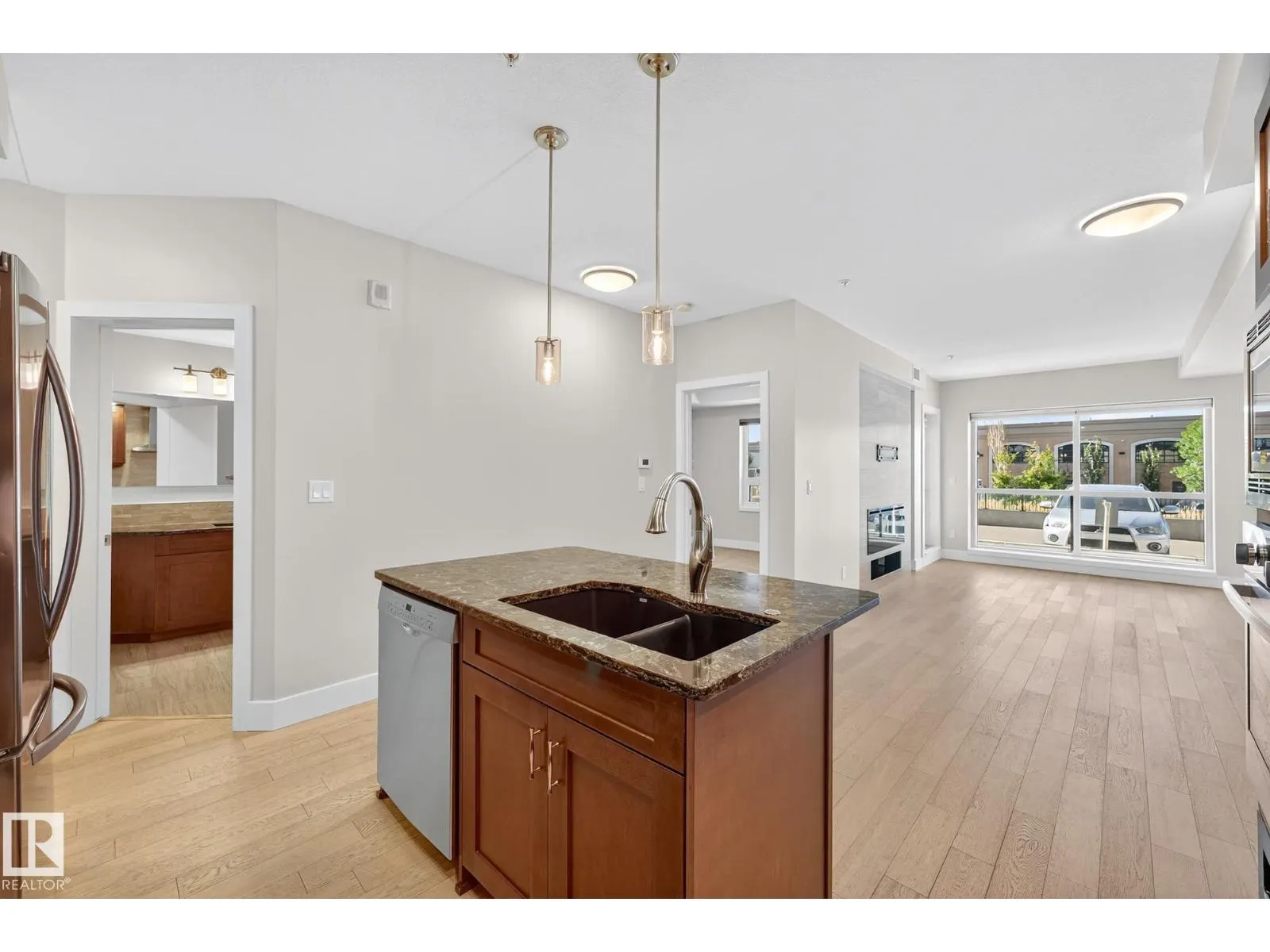 #418 200 BELLEROSE DR