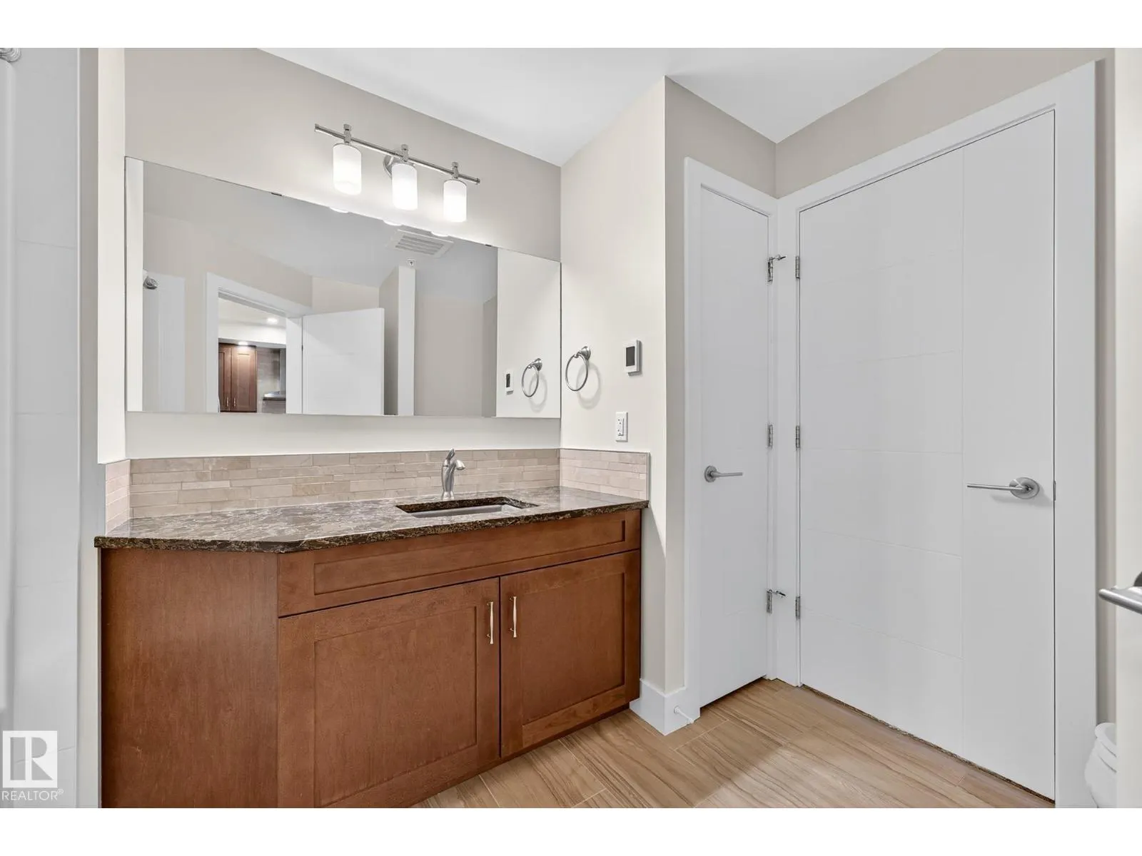 #418 200 BELLEROSE DR