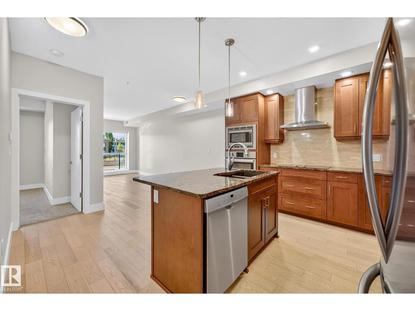 #418 200 BELLEROSE DR
