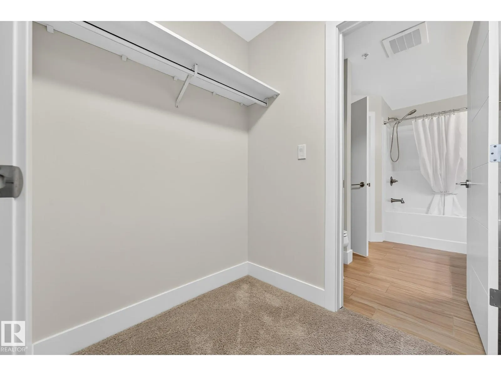 #418 200 BELLEROSE DR