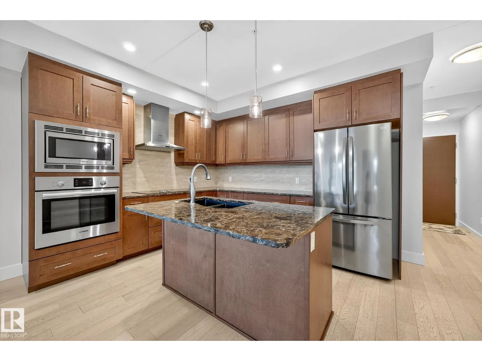 #418 200 BELLEROSE DR