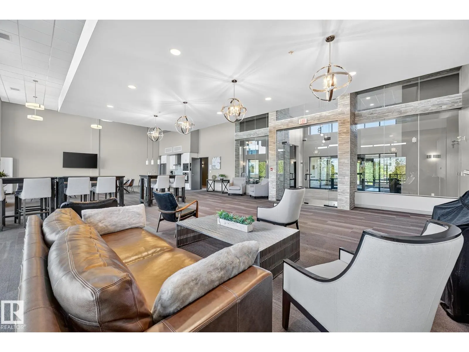 #418 200 BELLEROSE DR