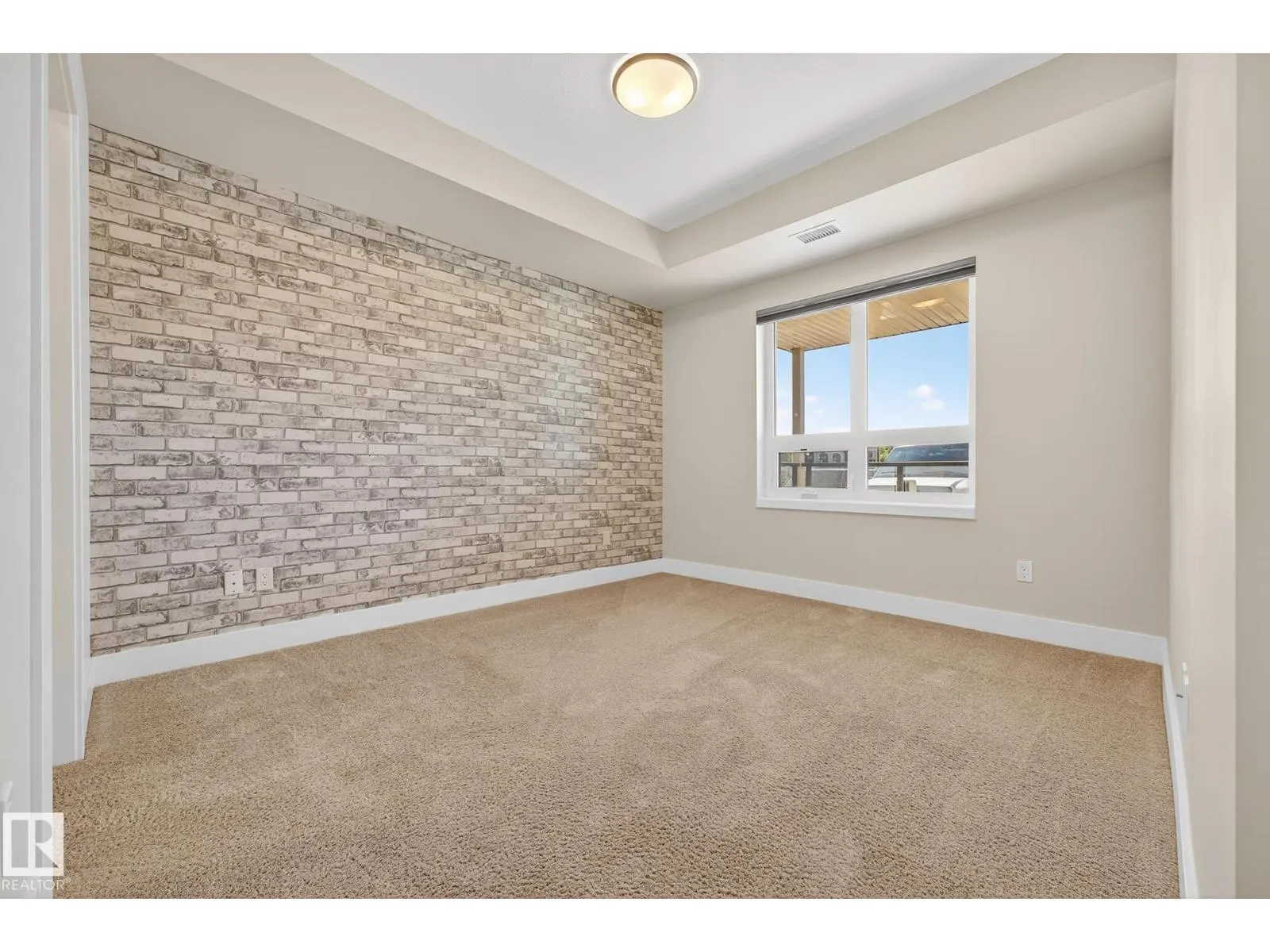 #418 200 BELLEROSE DR