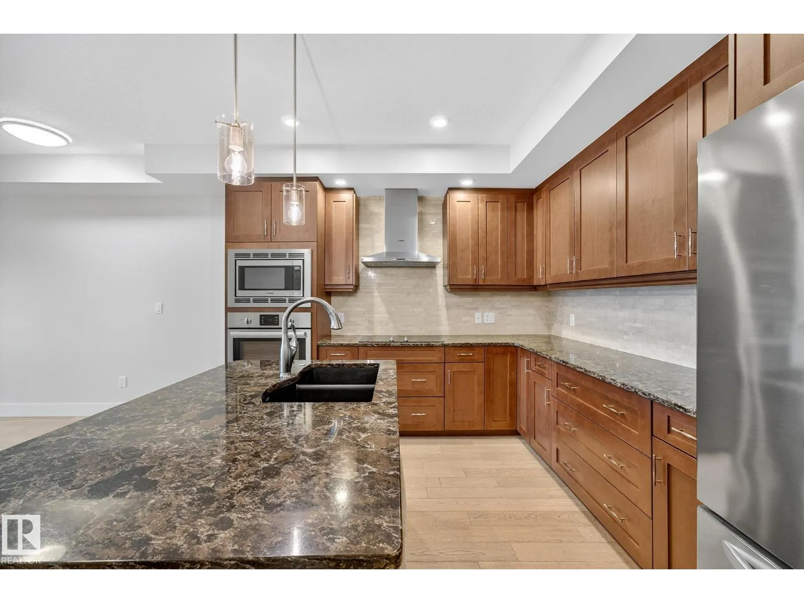 #418 200 BELLEROSE DR